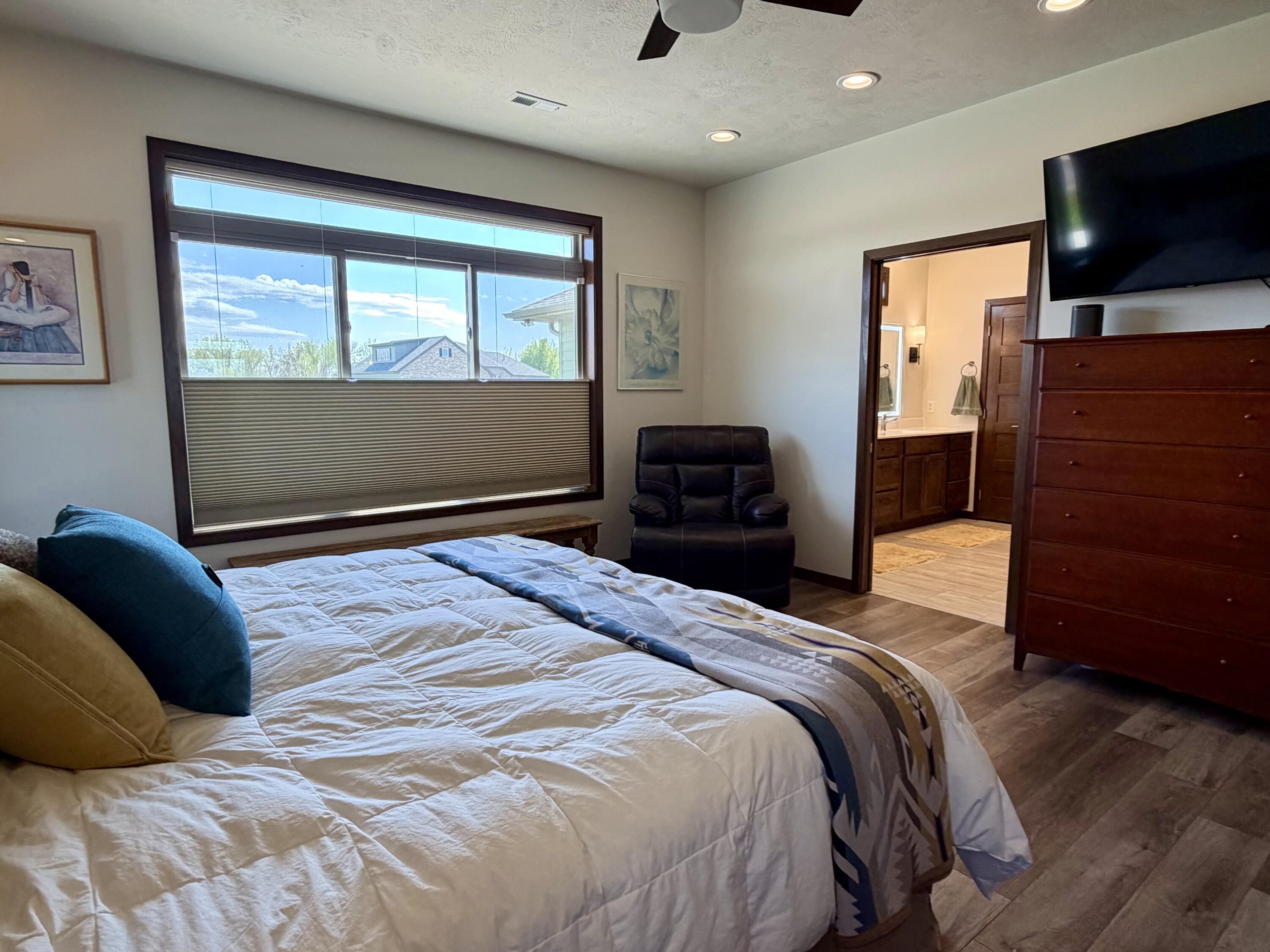 5700 Island Ct