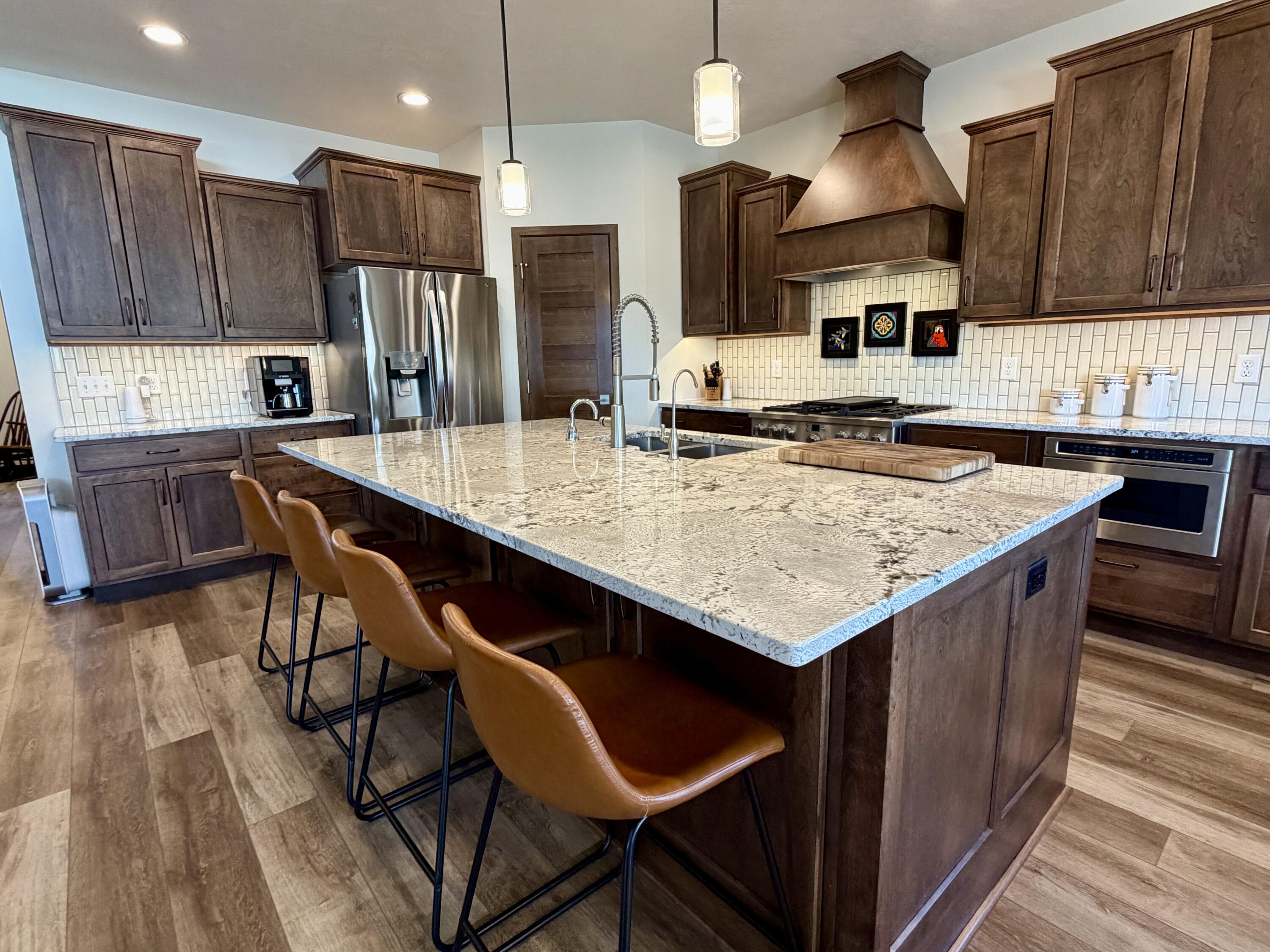 5700 Island Ct