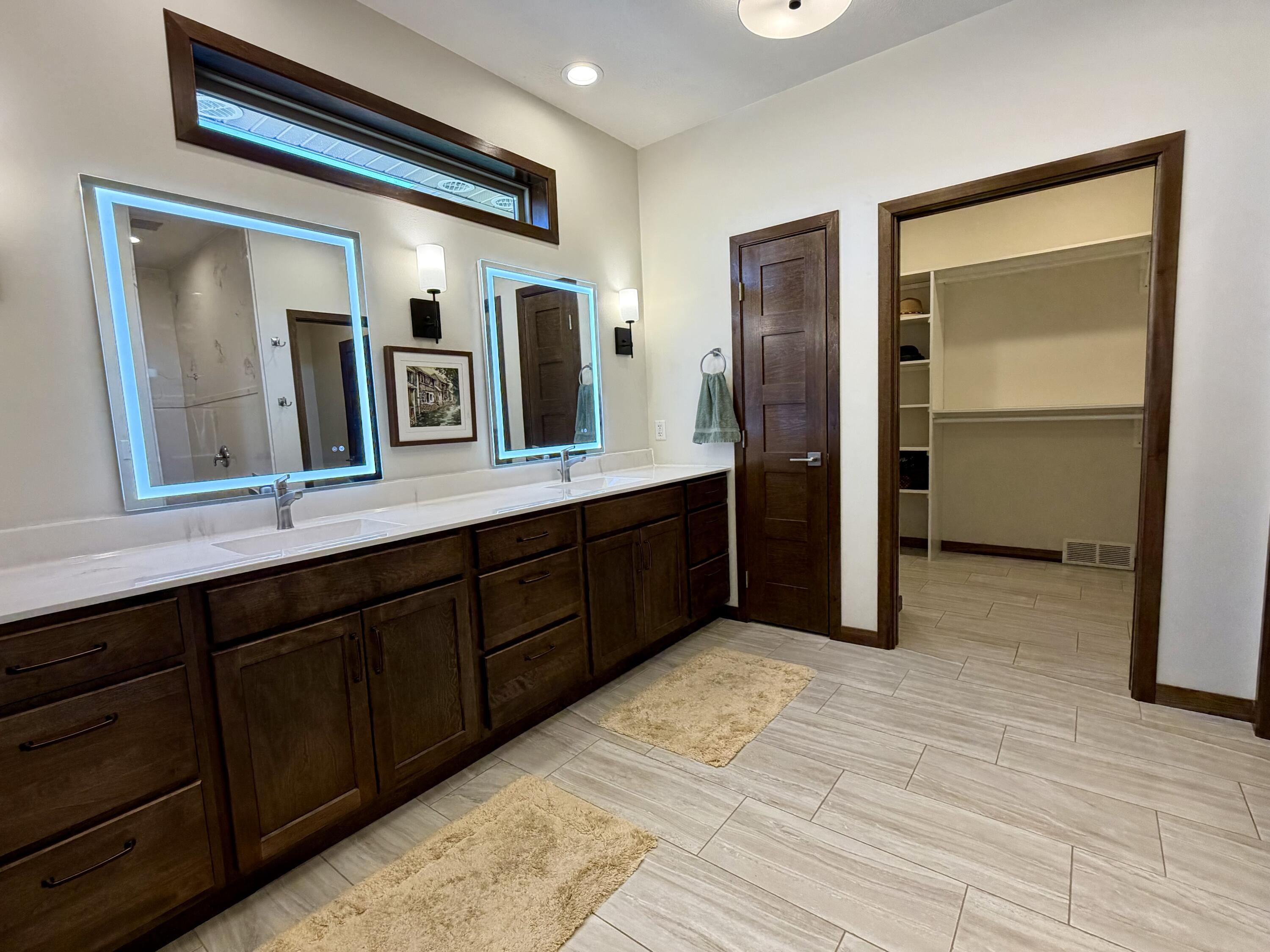 5700 Island Ct