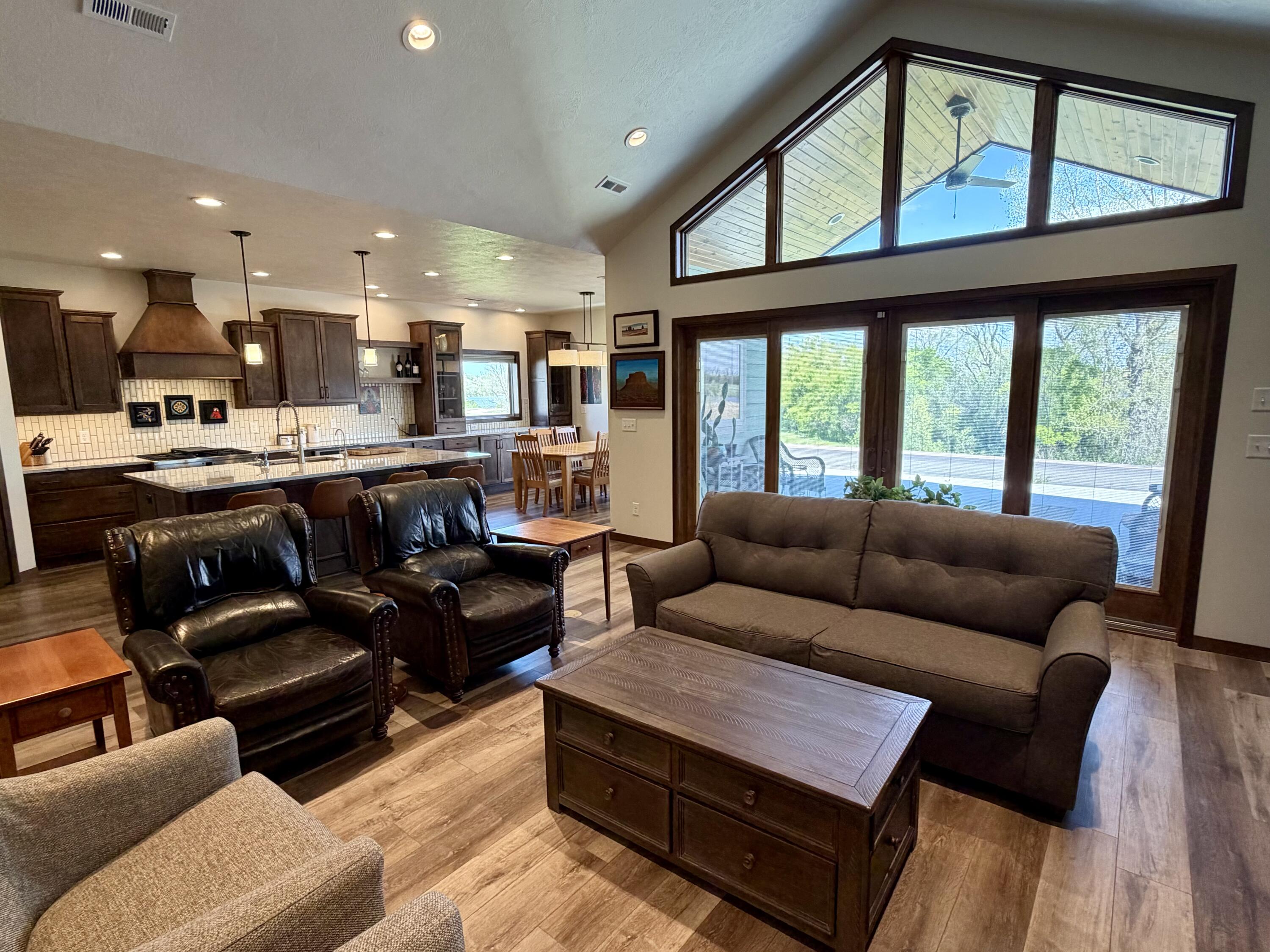 5700 Island Ct
