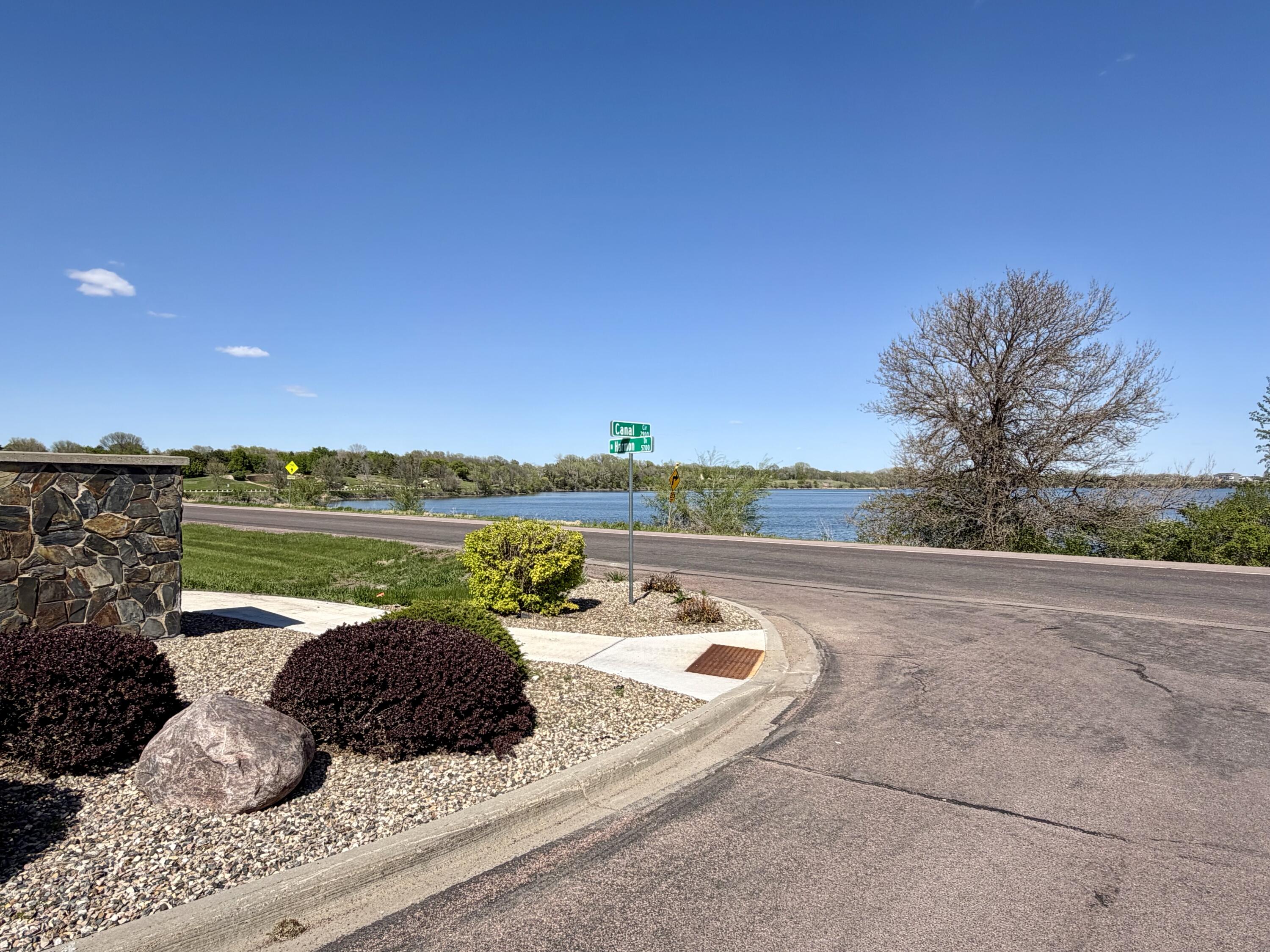 5700 Island Ct