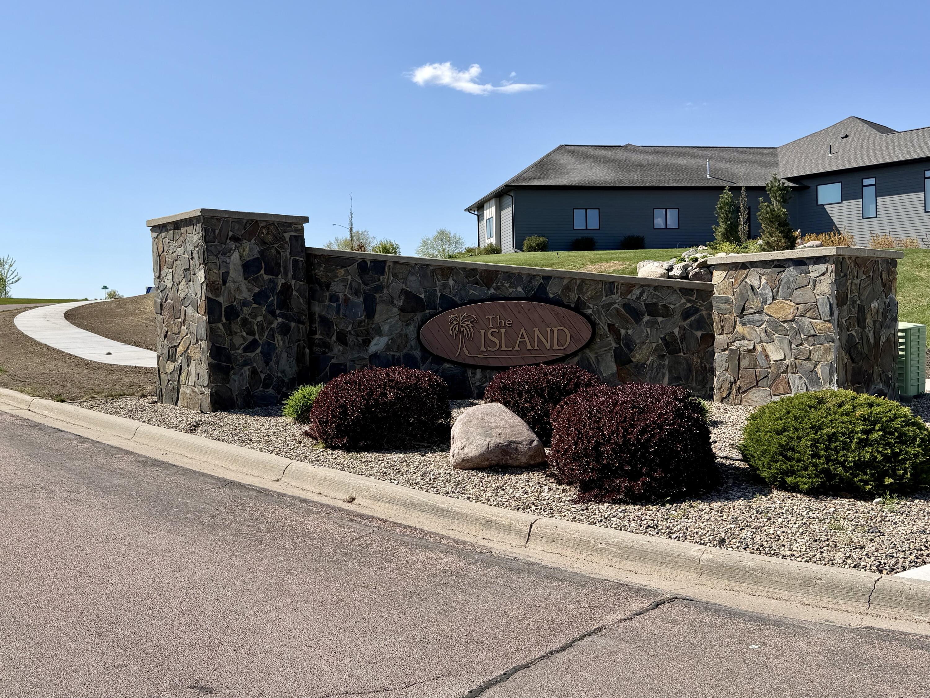 5700 Island Ct