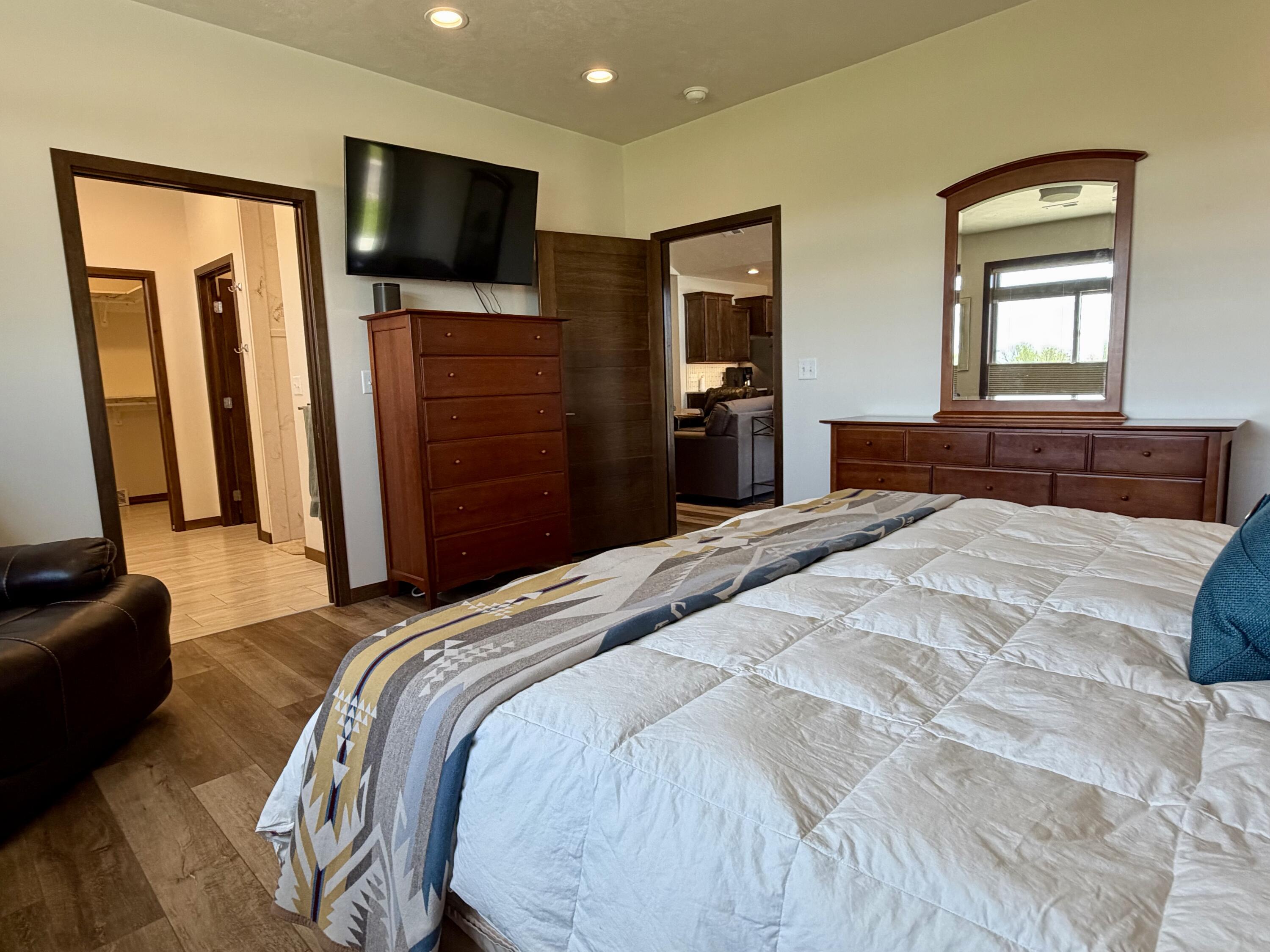 5700 Island Ct
