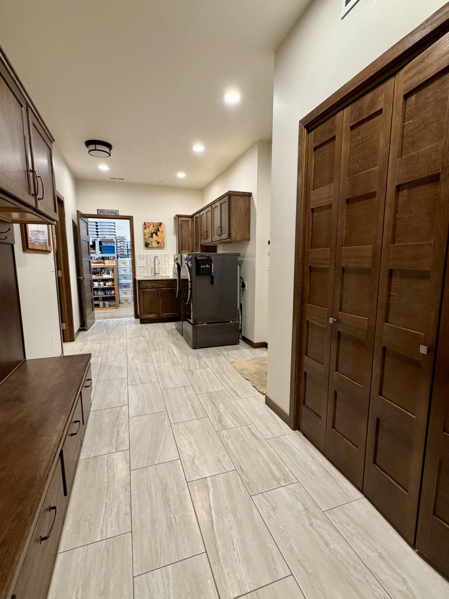 5700 Island Ct