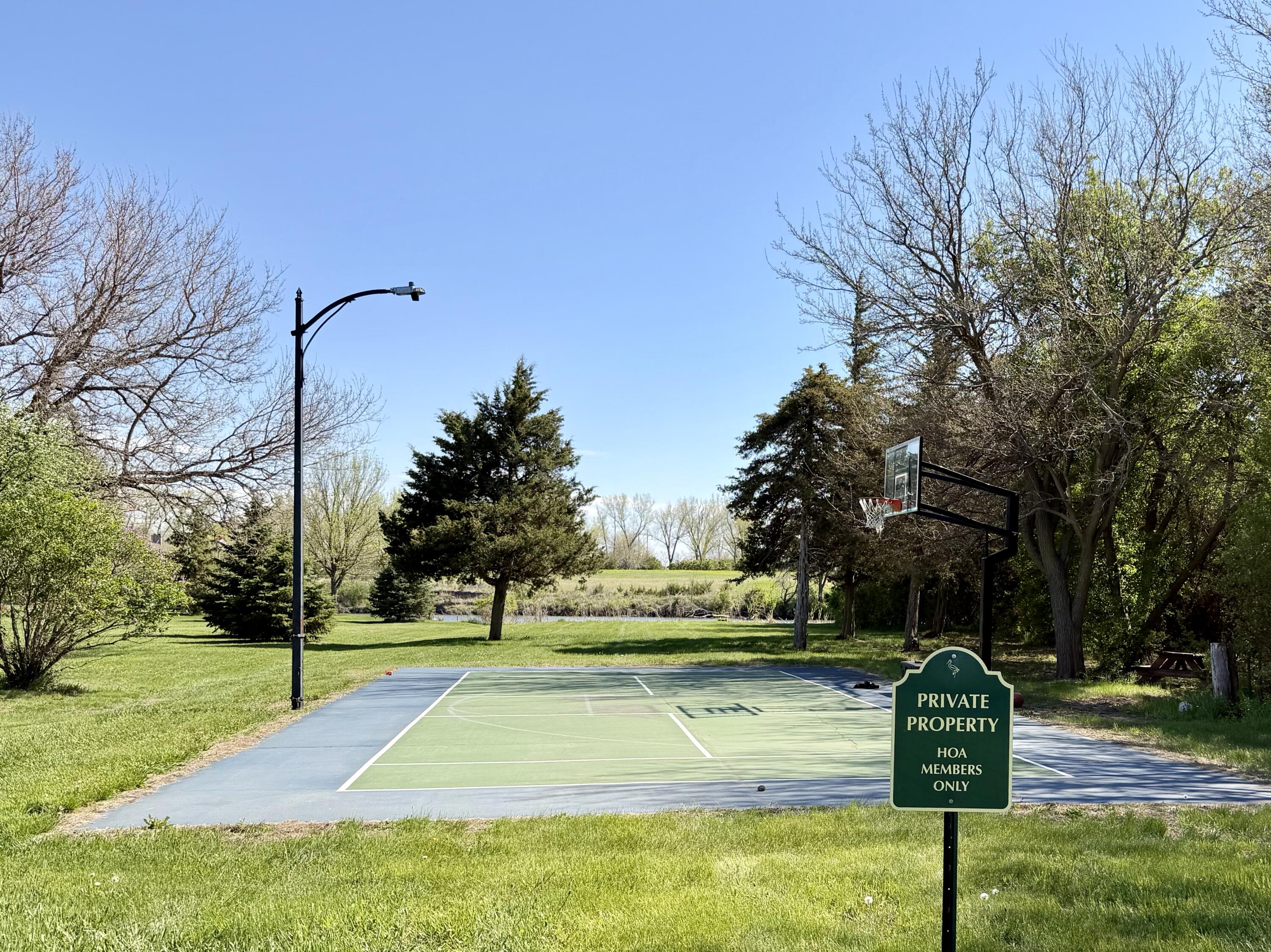 5700 Island Ct
