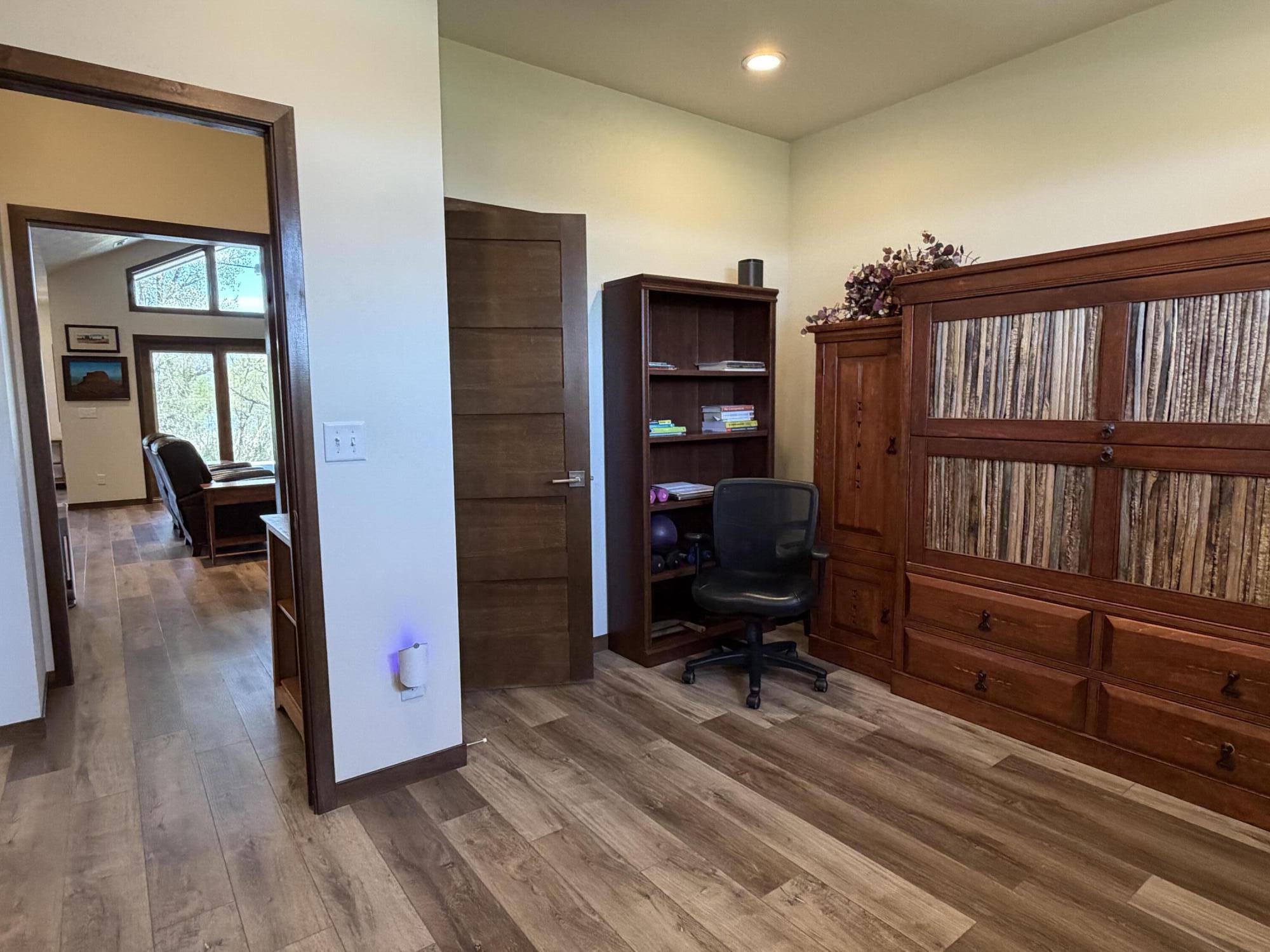 5700 Island Ct