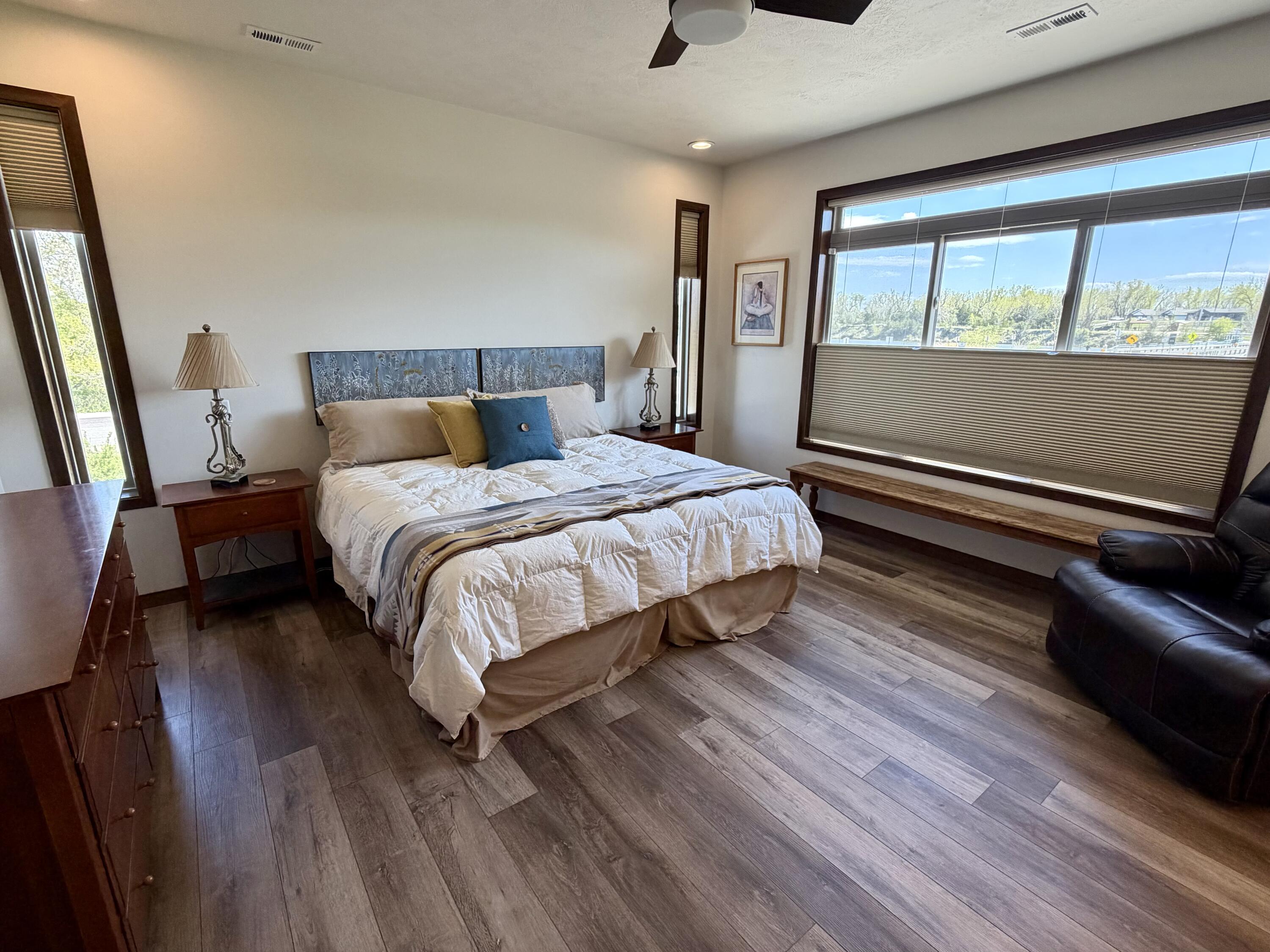5700 Island Ct