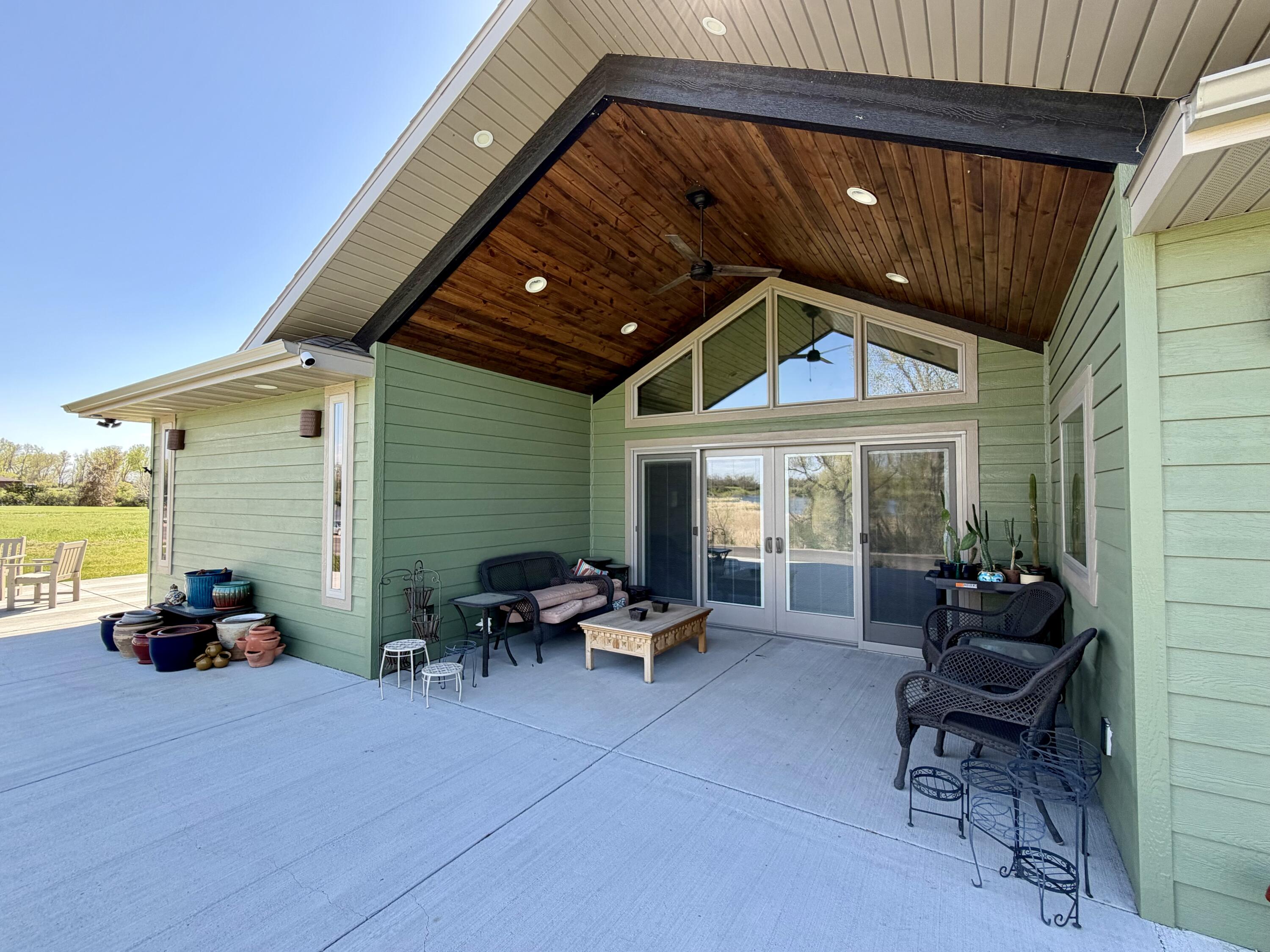5700 Island Ct