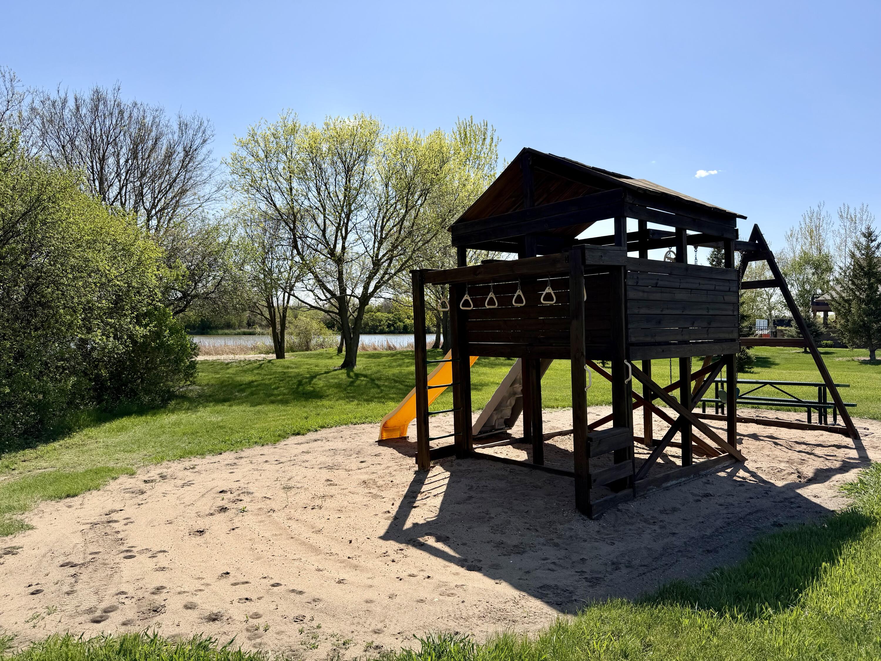 5700 Island Ct