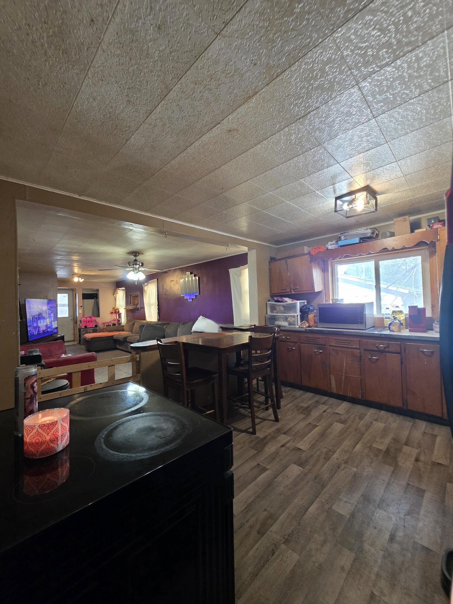 1123 W 3rd Ave