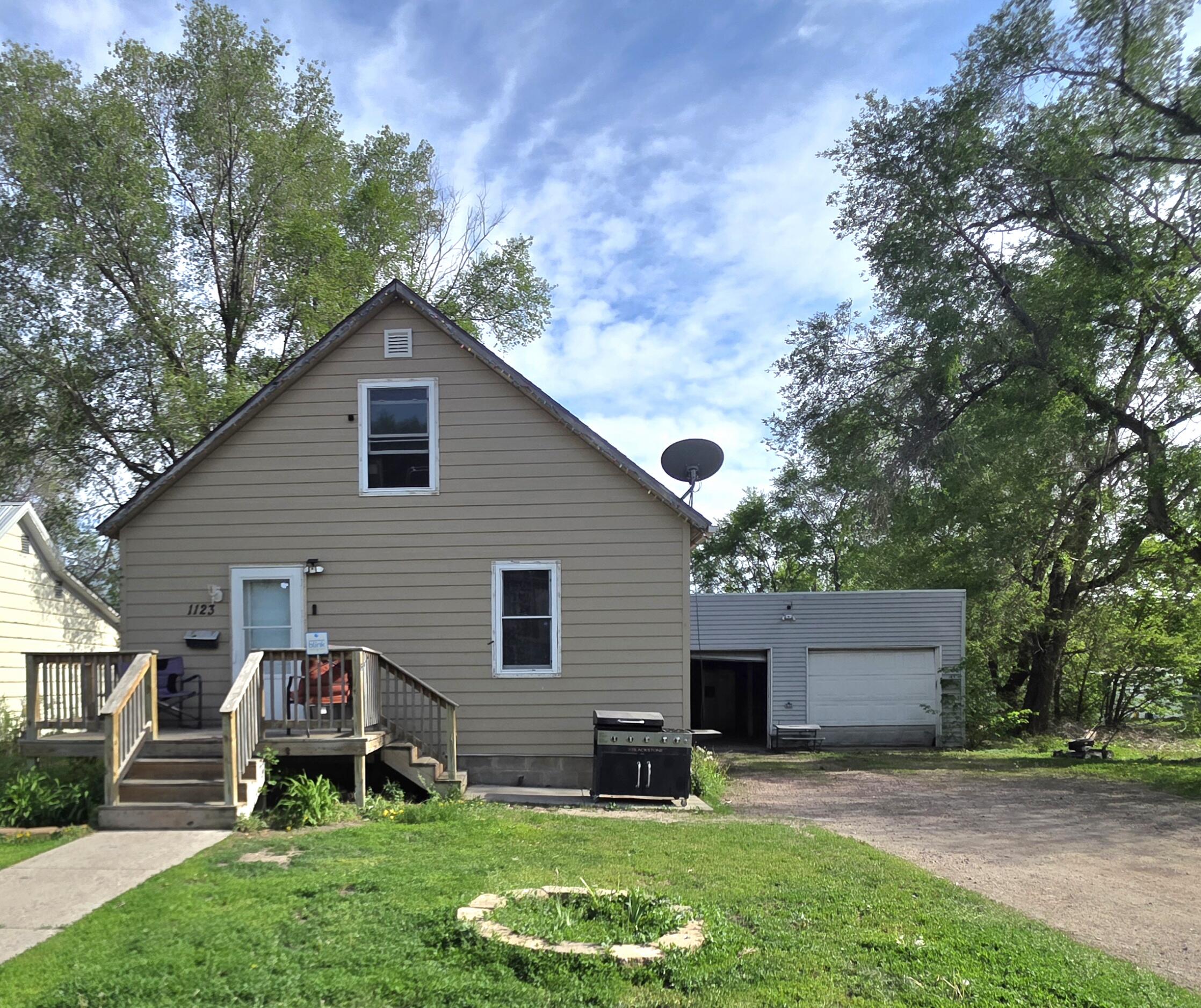 1123 W 3rd Ave