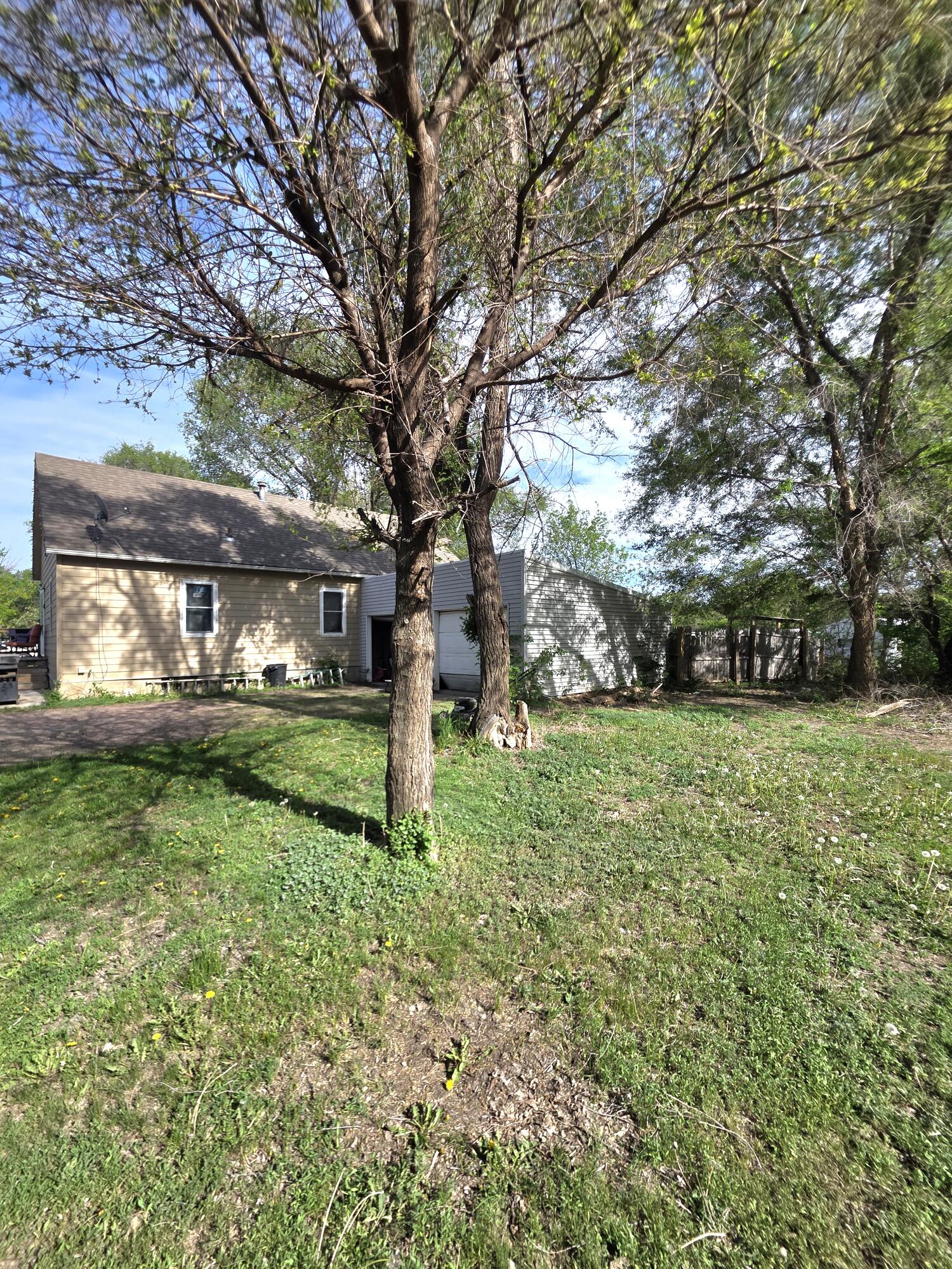 1123 W 3rd Ave