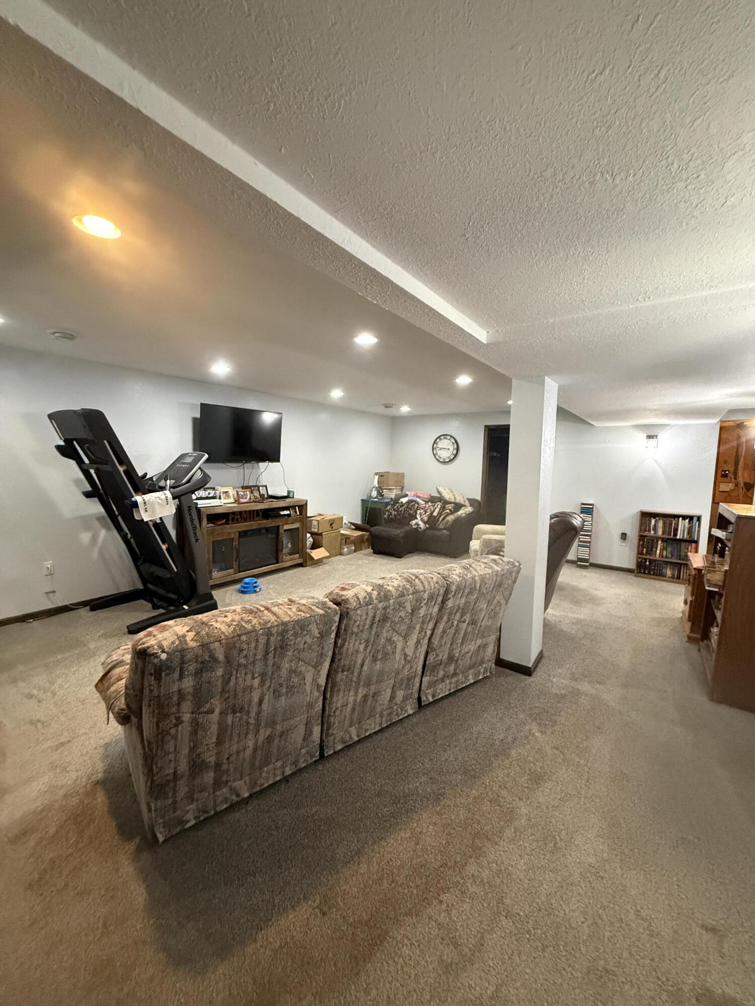 621 Oak St