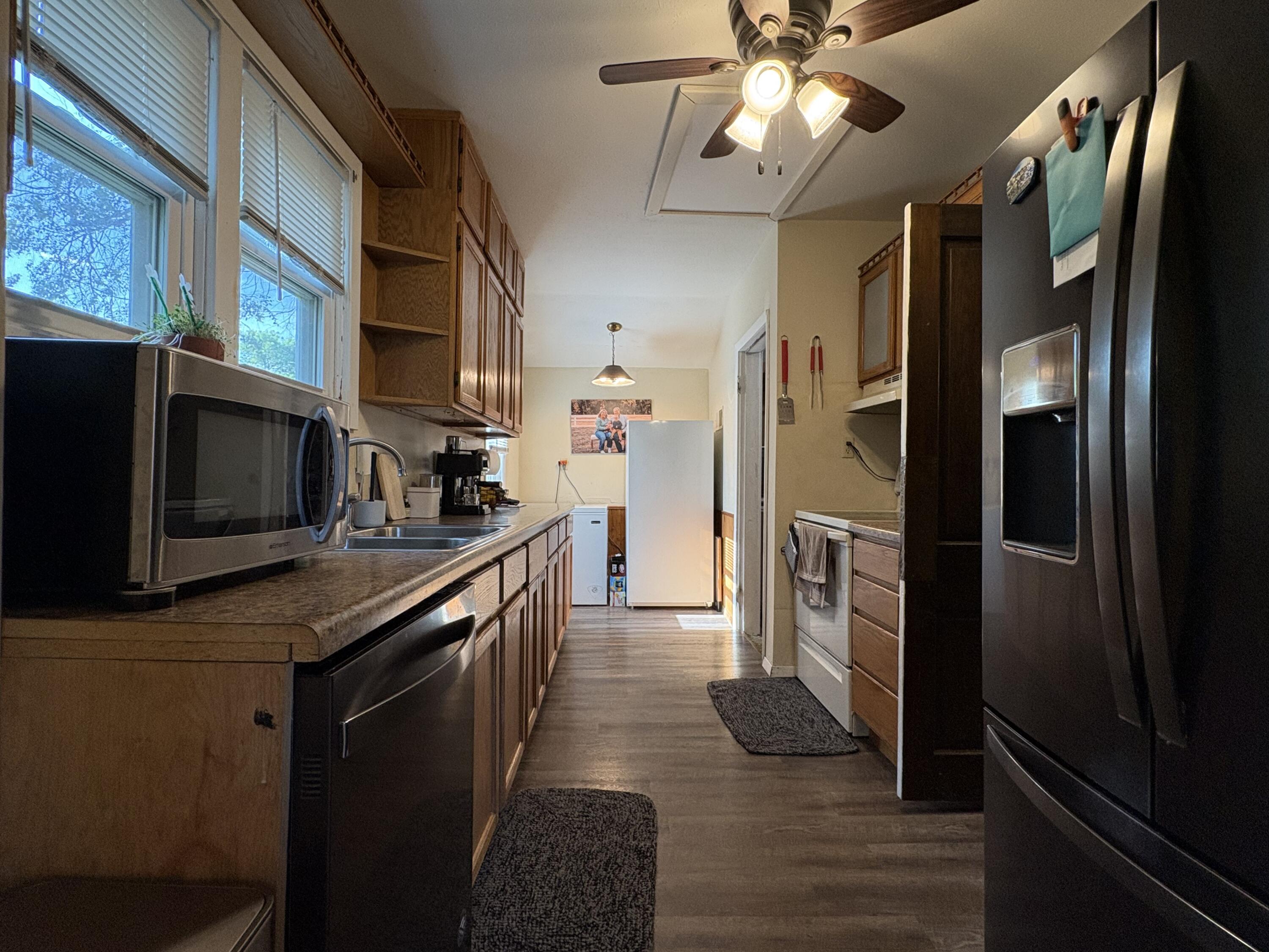 112 W 2nd St