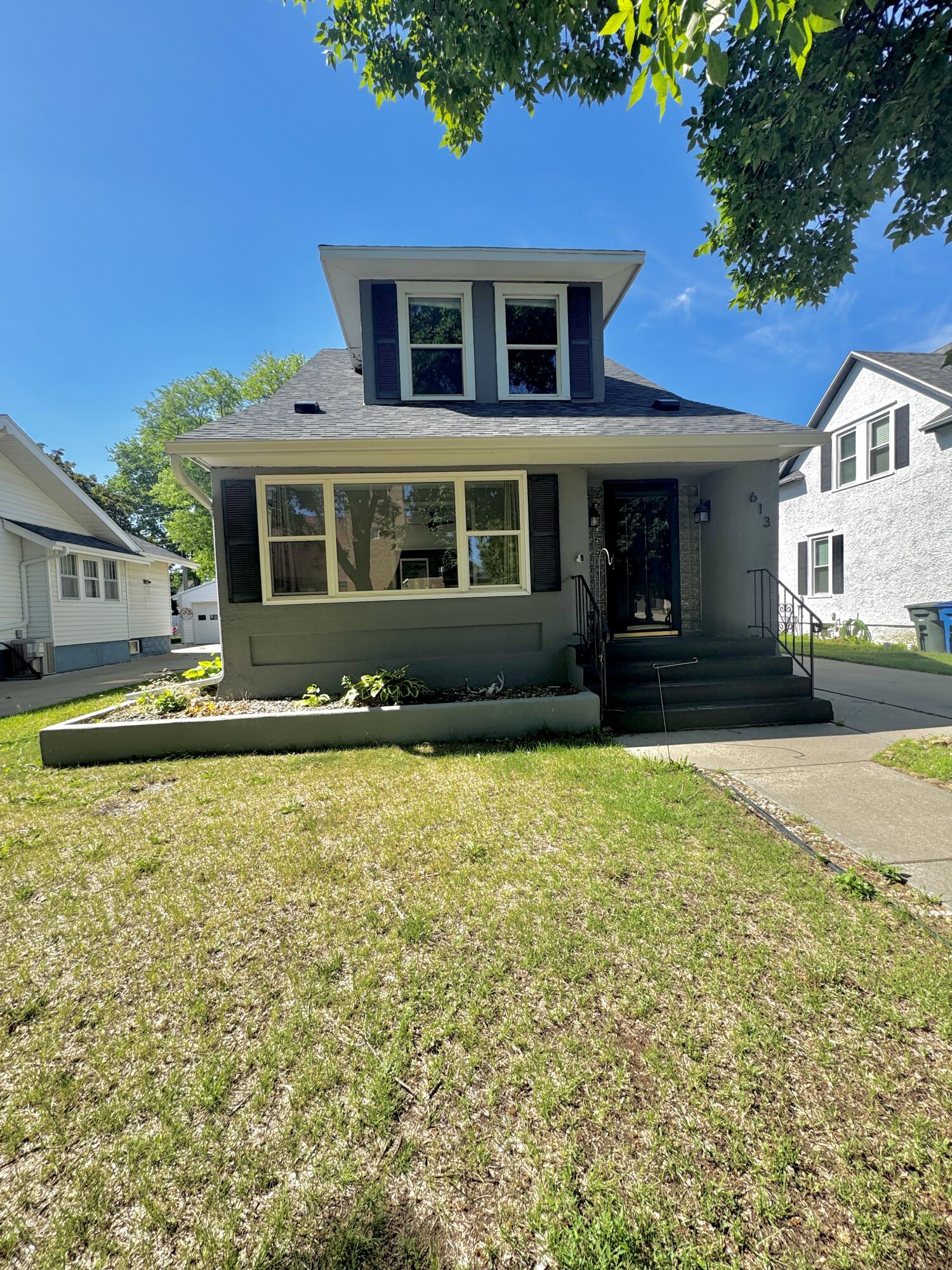 613 E 3rd Ave