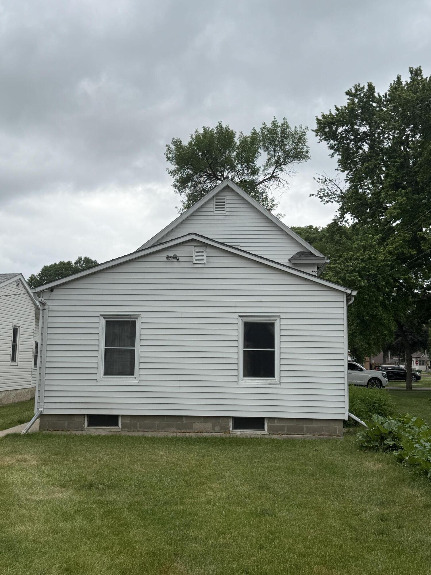 706 E 7th Ave
