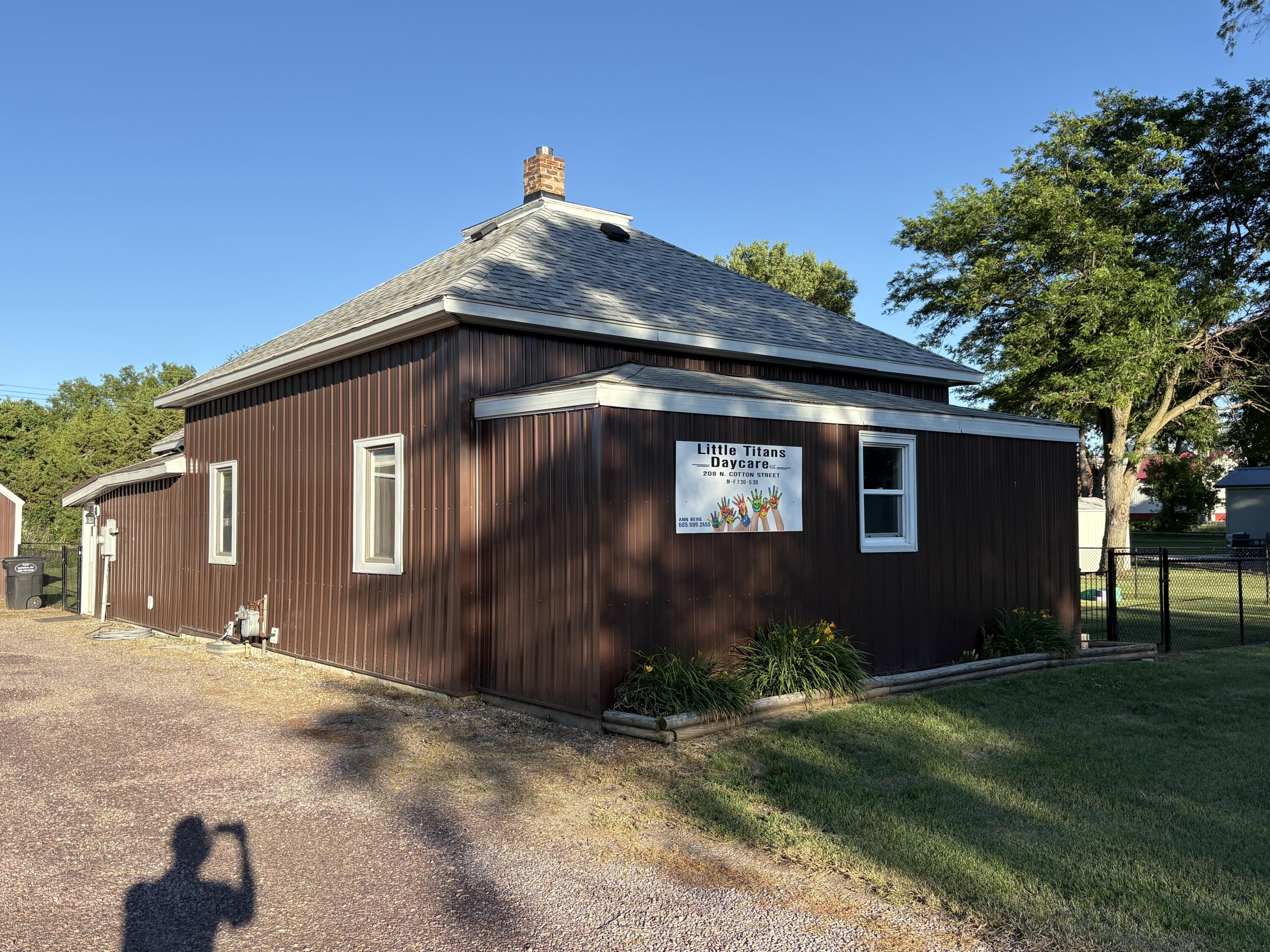 208 N Cotton St