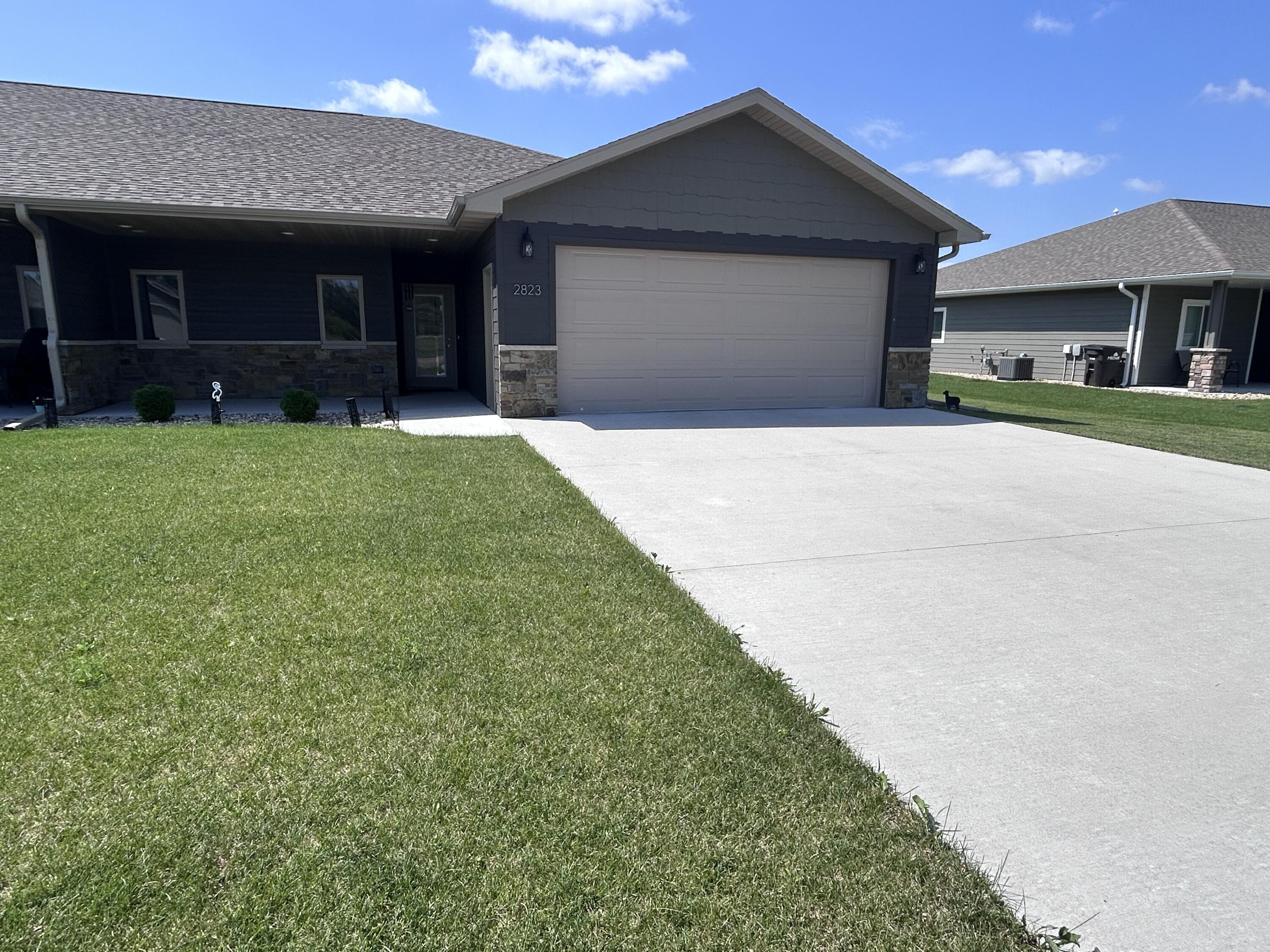 2823 Cottonwood Cir
