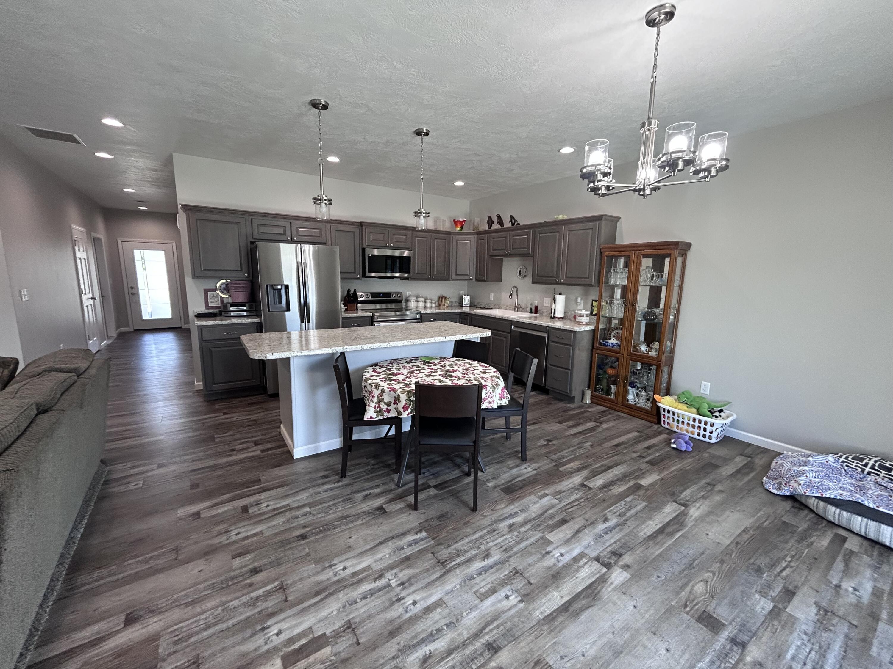 2823 Cottonwood Cir