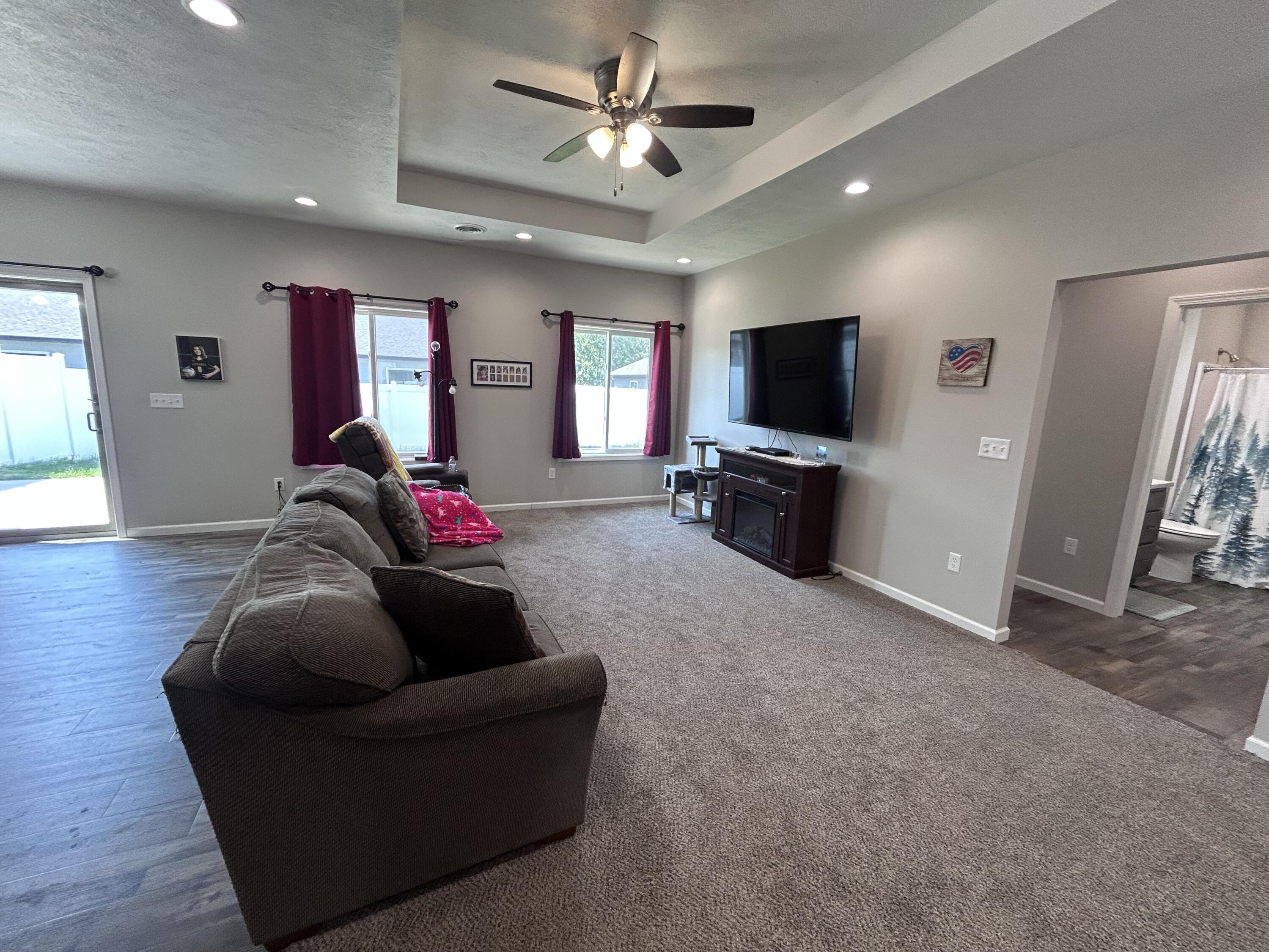 2823 Cottonwood Cir