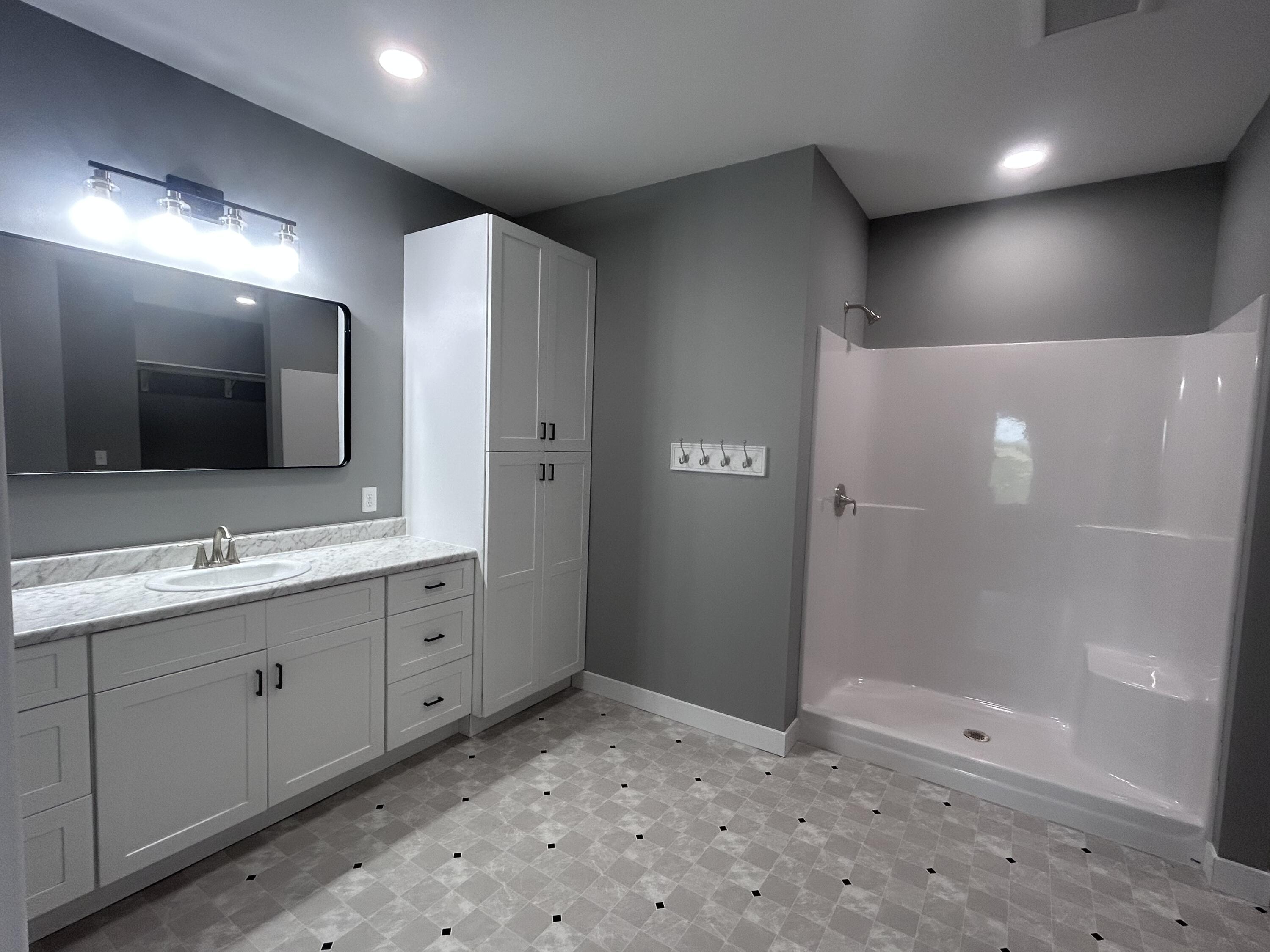 1145 Woods Cir
