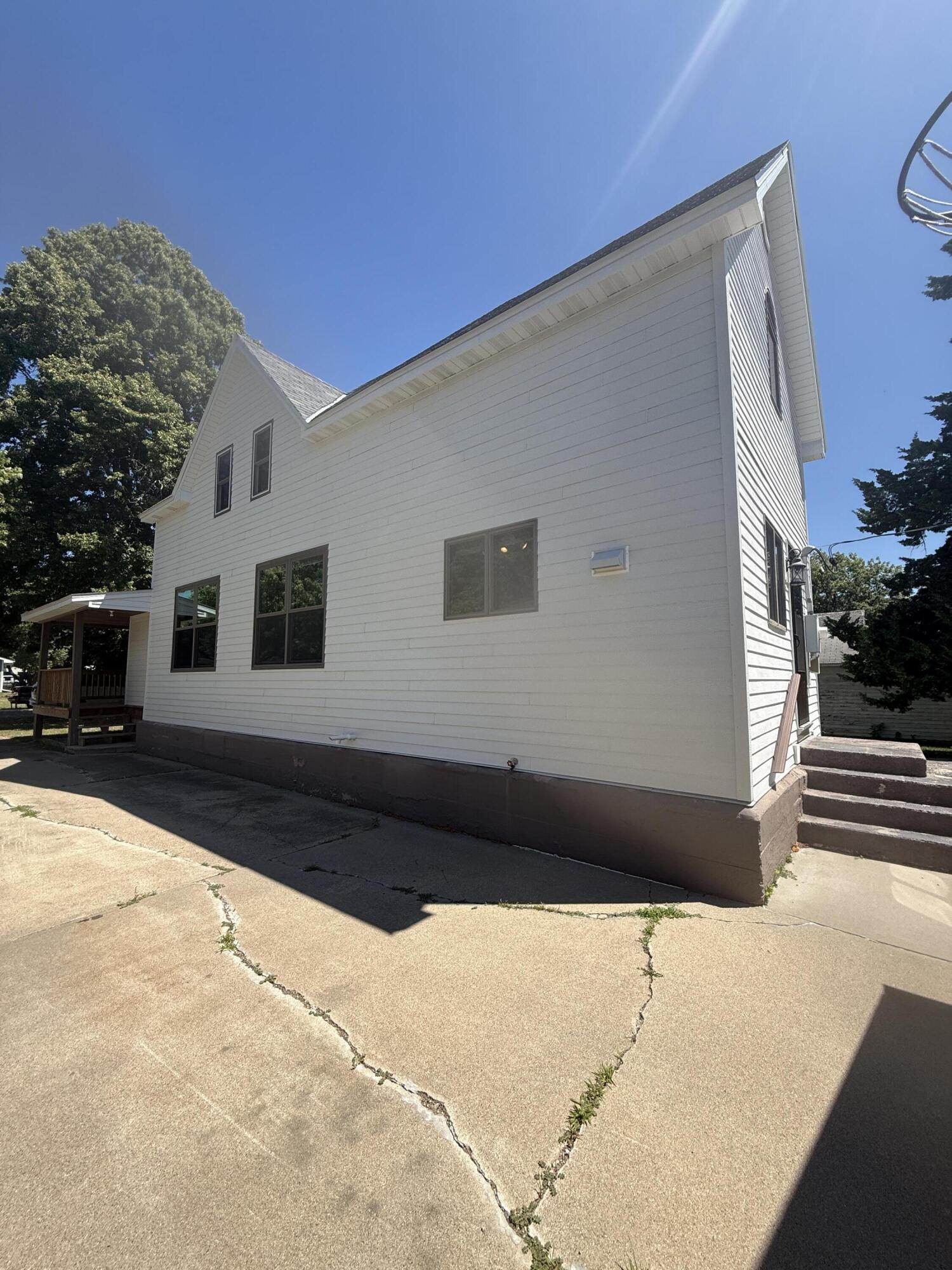 711 4th St