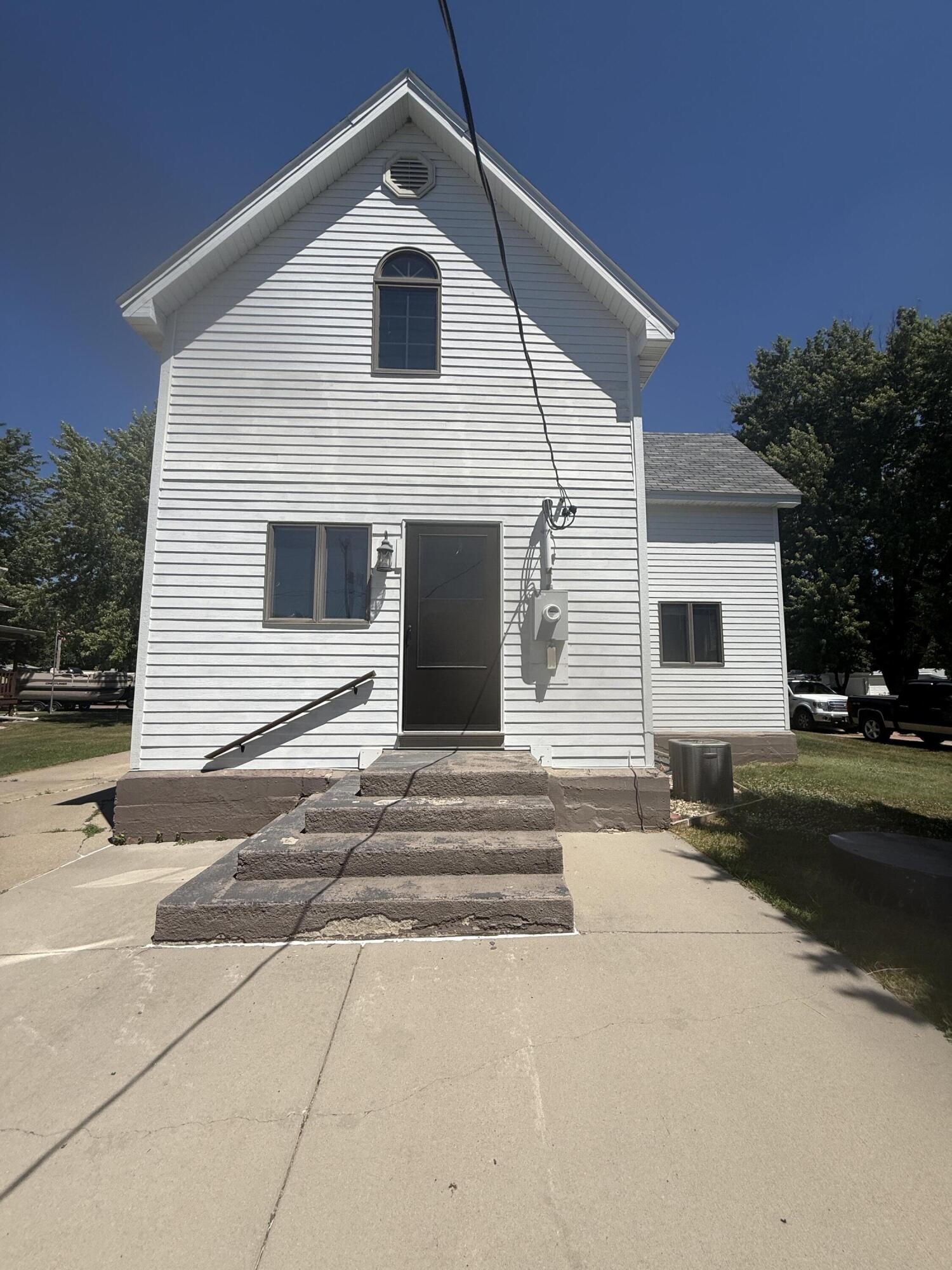 711 4th St