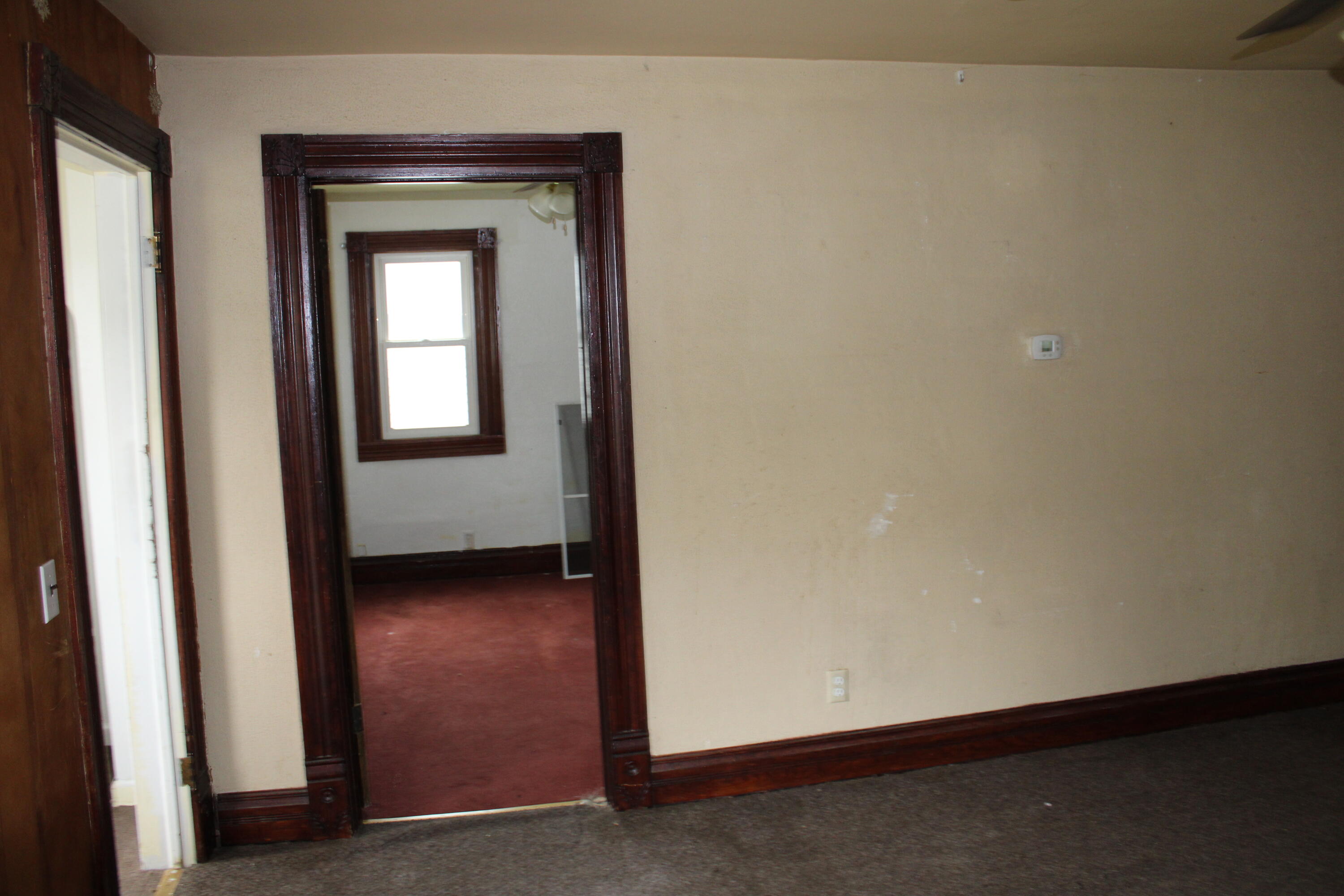 106 W Teek St