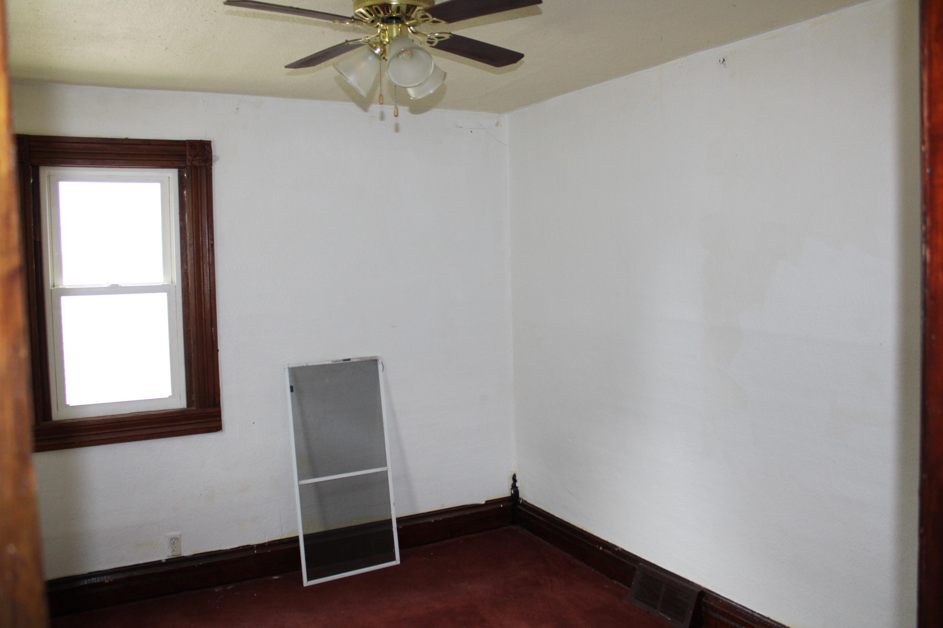 106 W Teek St
