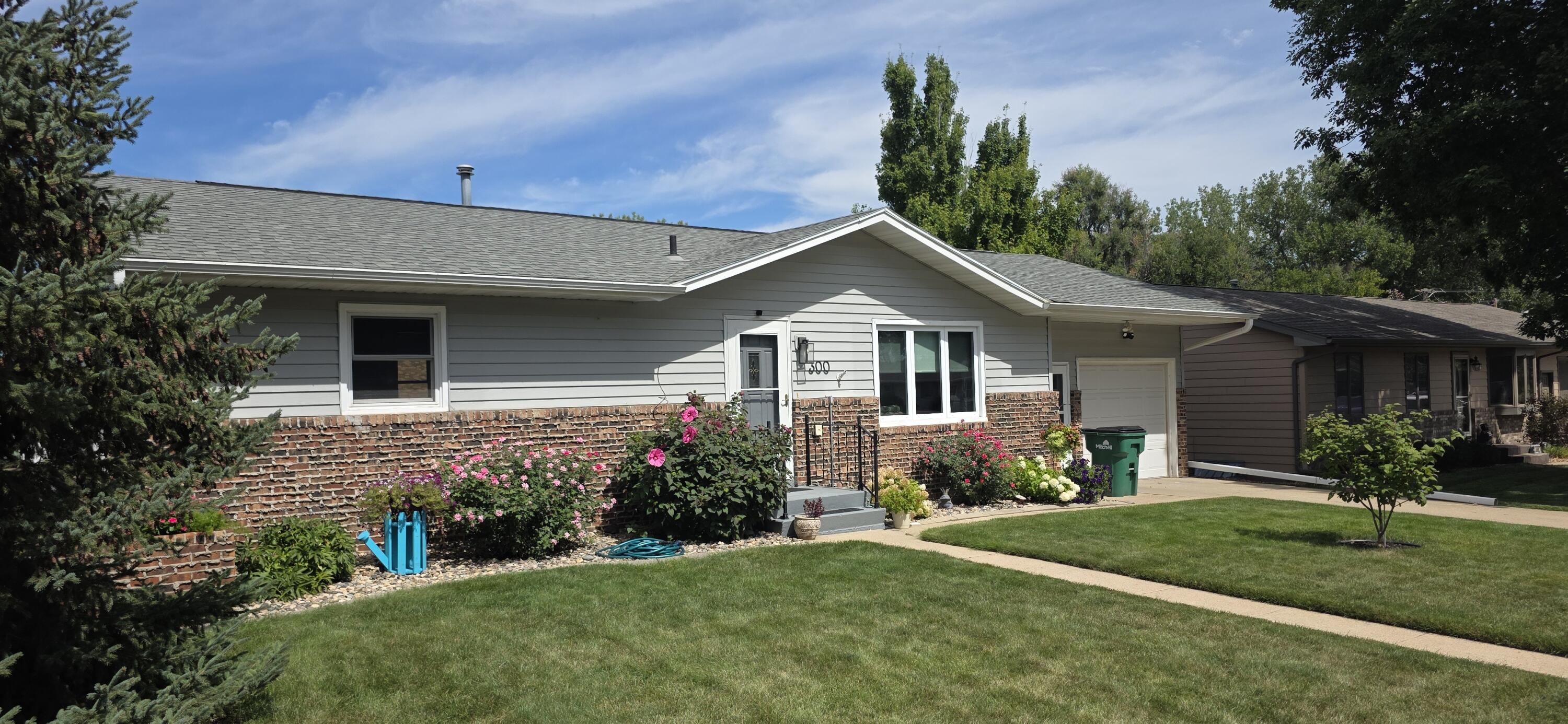 300 E 15th Ave
