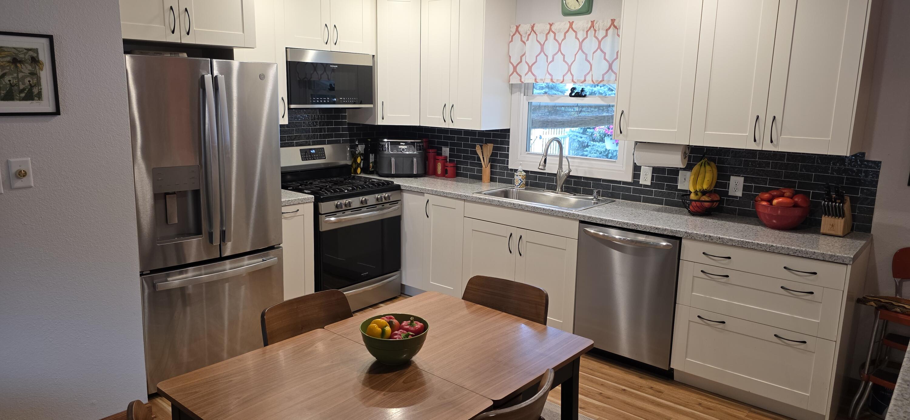 300 E 15th Ave
