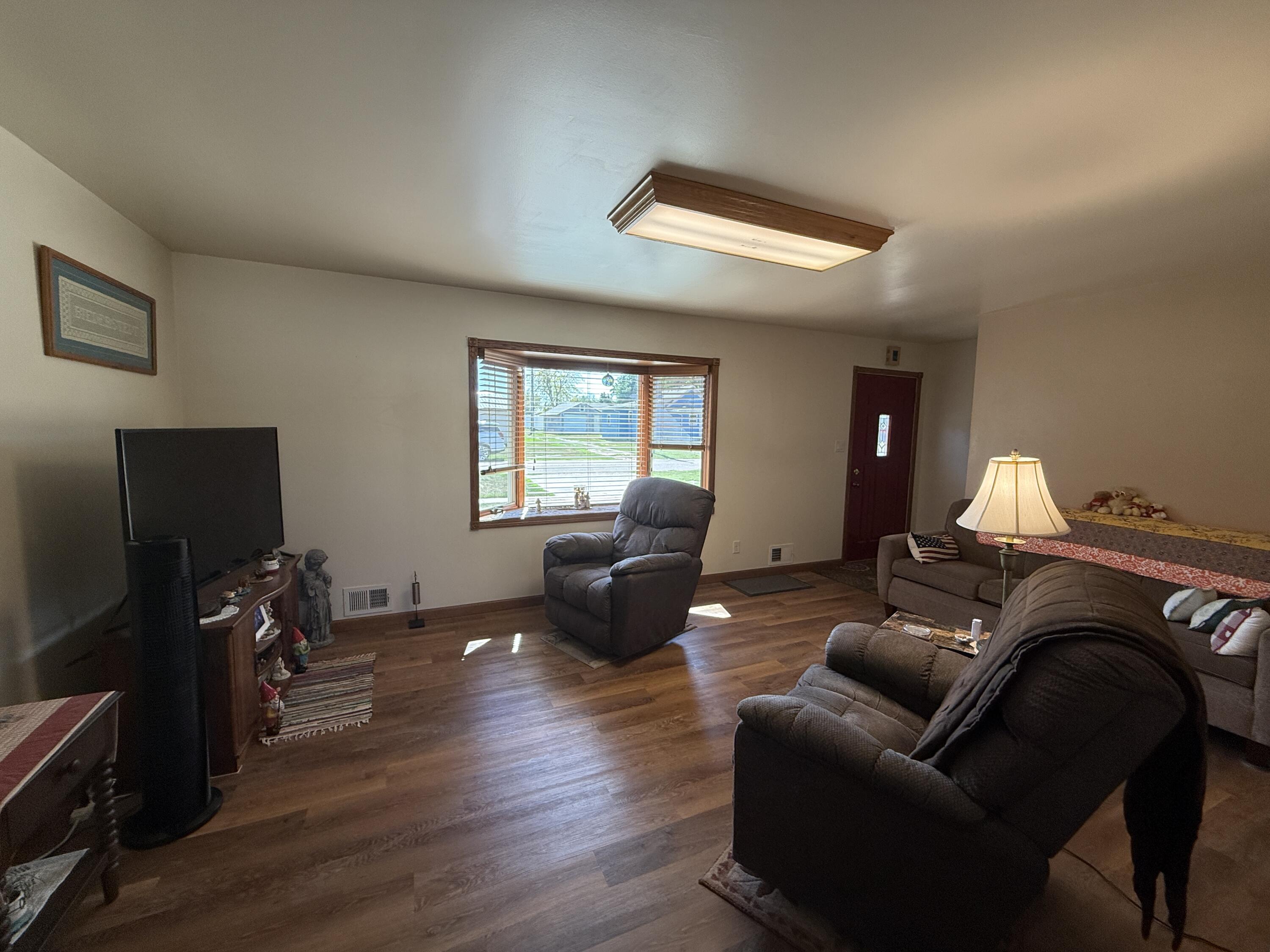 306 2nd St