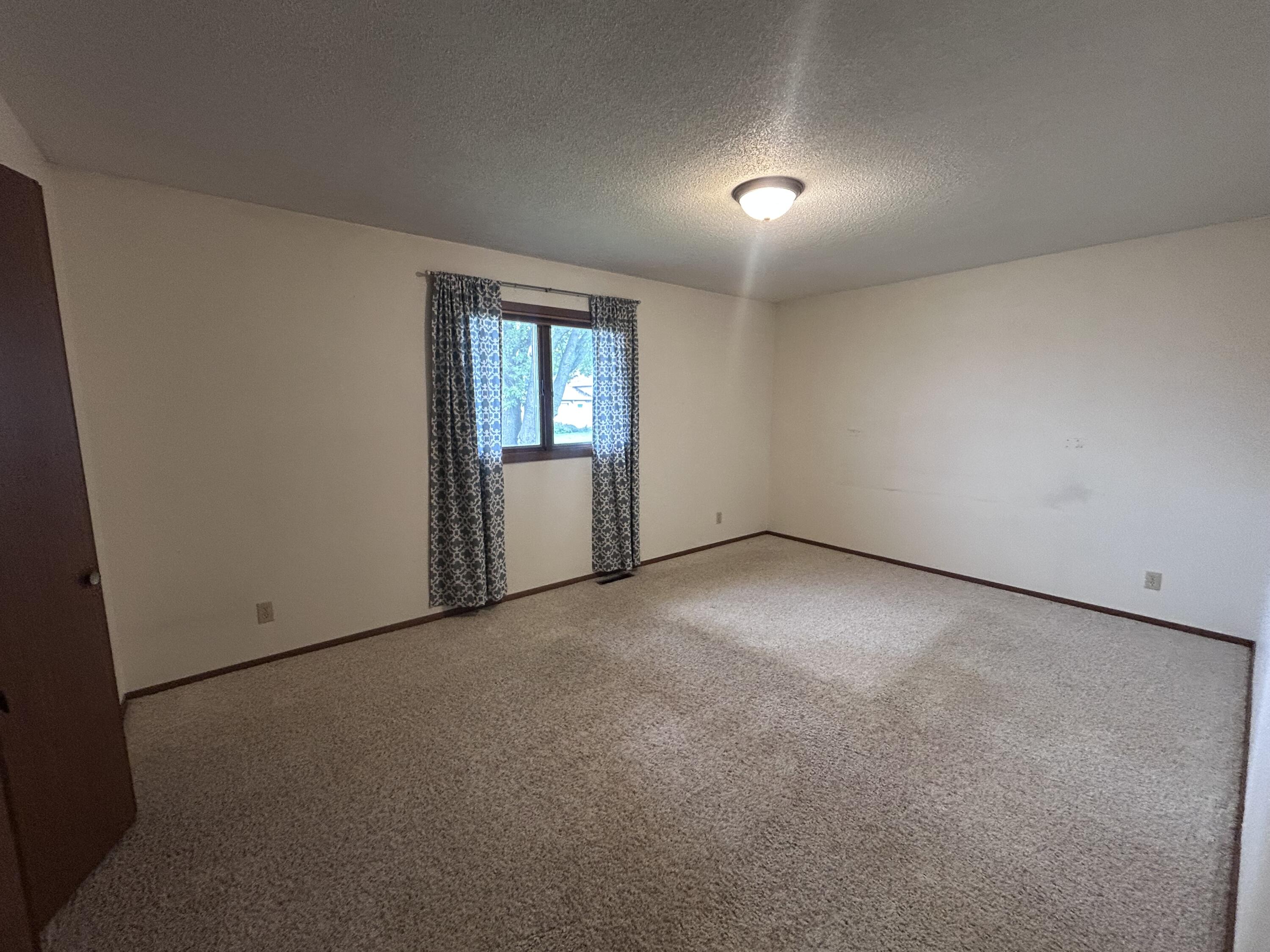 708 W Walnut St