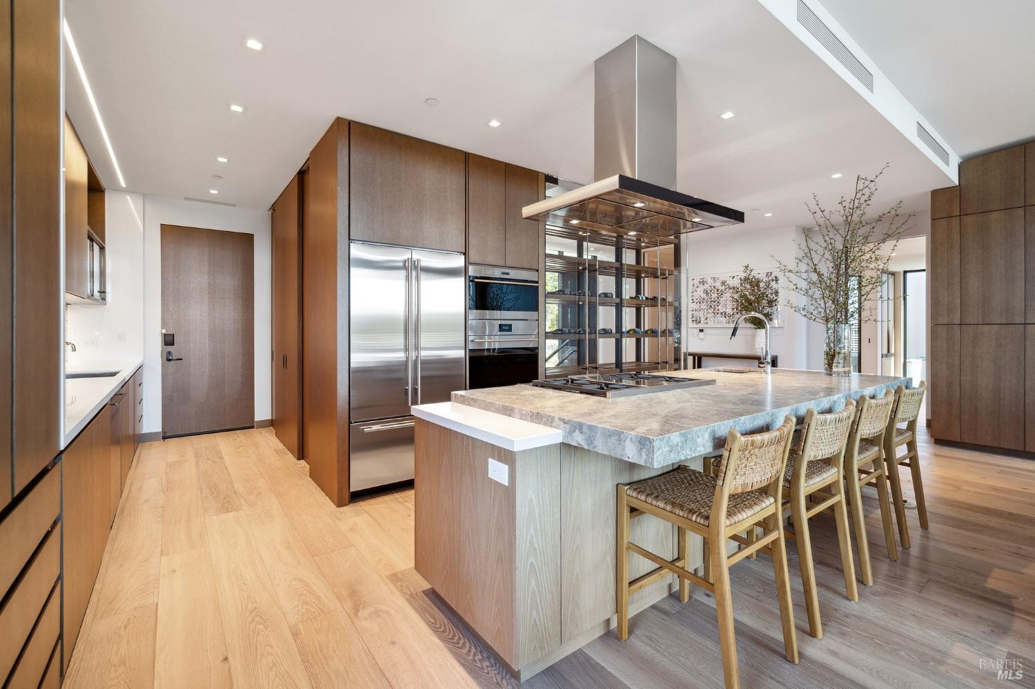 160 Woodlands Drive SE