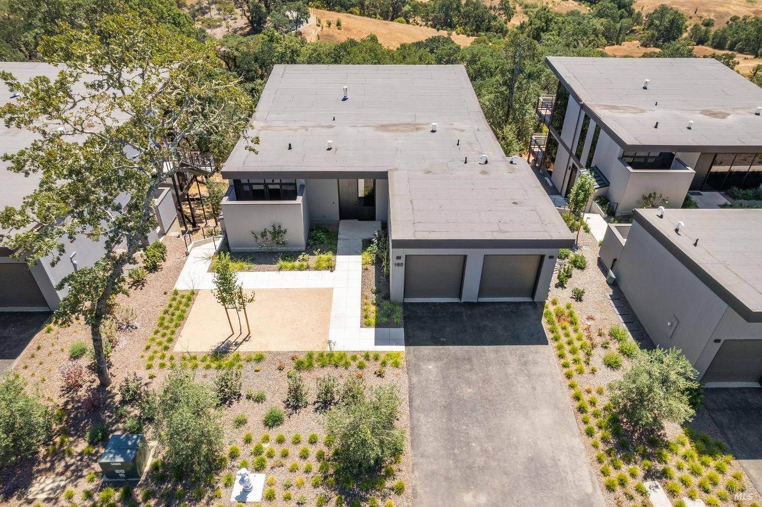 160 Woodlands Drive SE