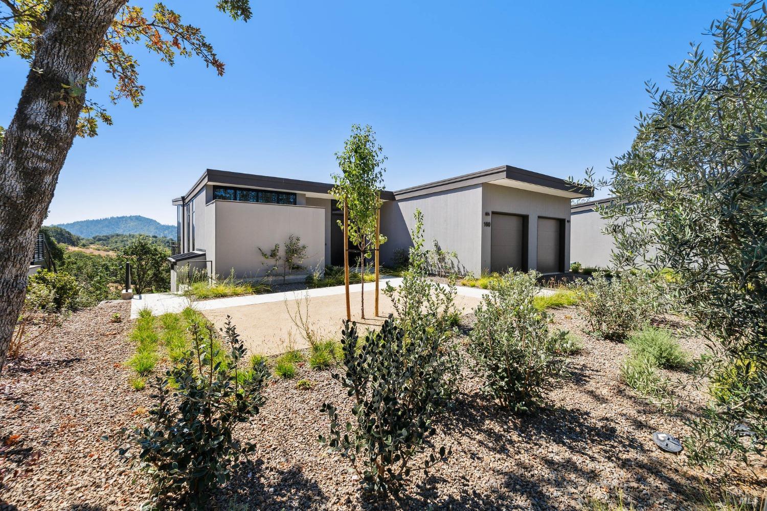 160 Woodlands Drive SE