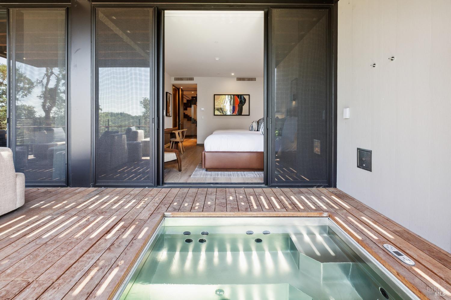 160 Woodlands Drive SE