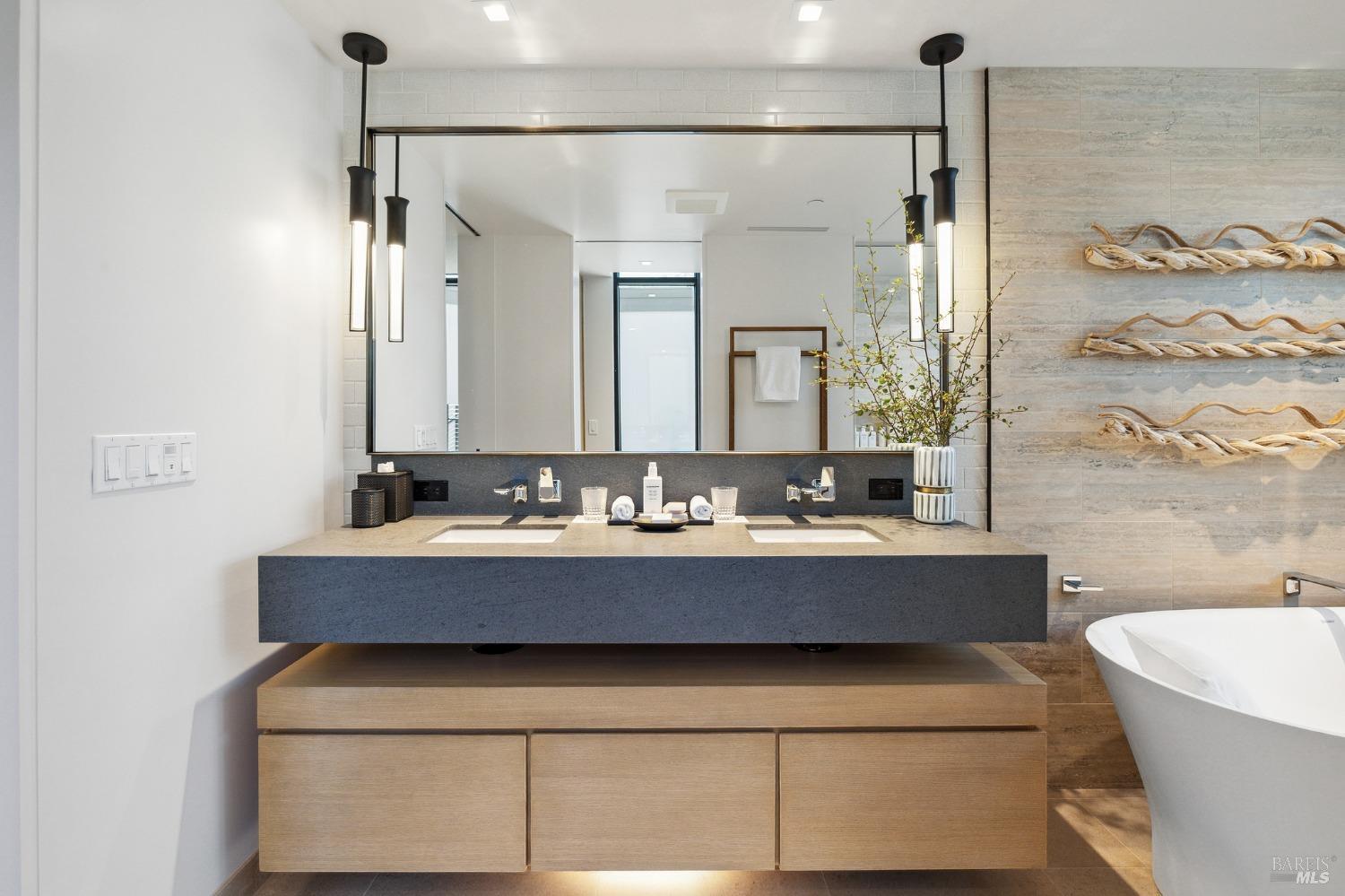 160 Woodlands Drive SE