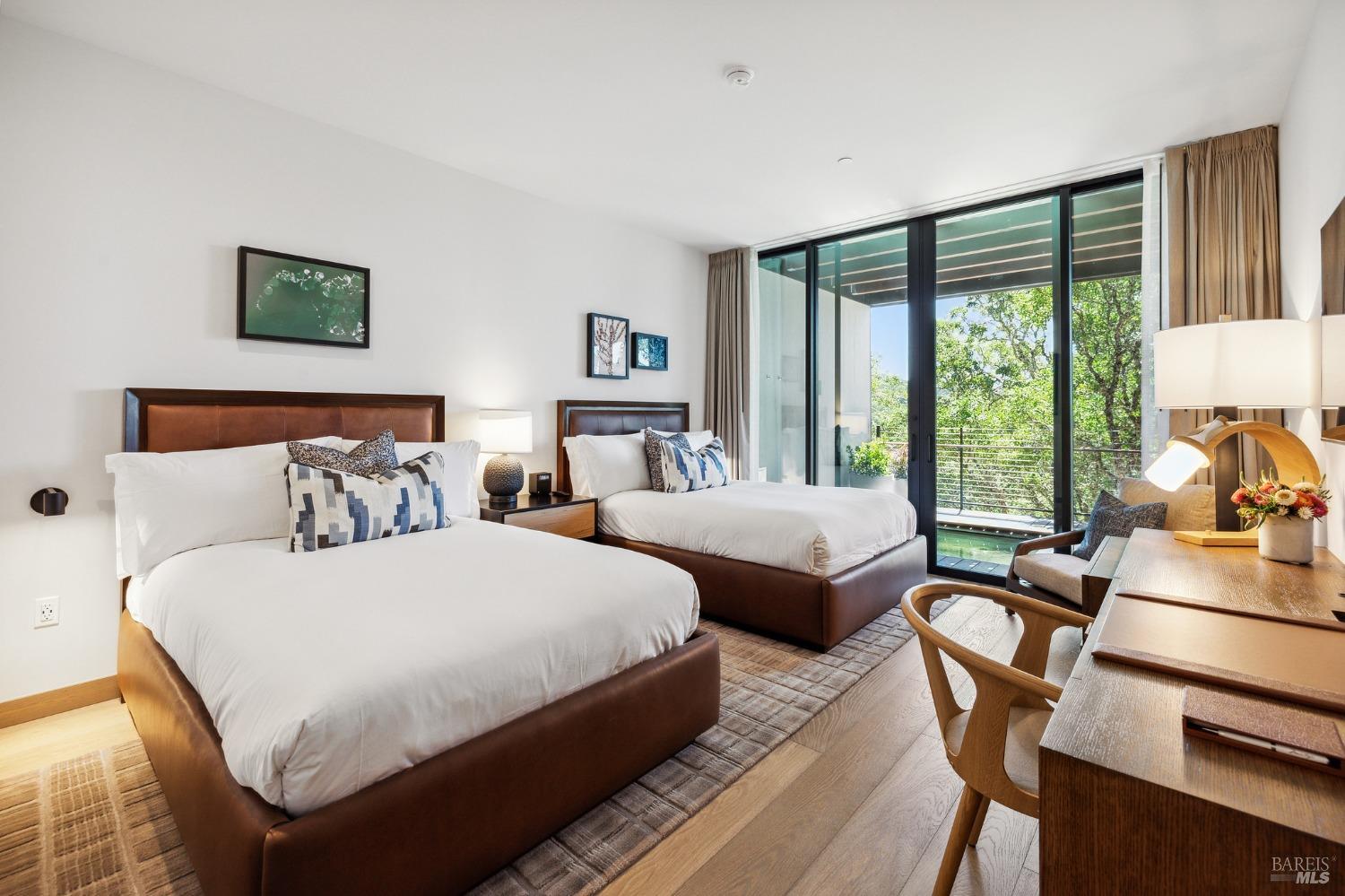 160 Woodlands Drive SE