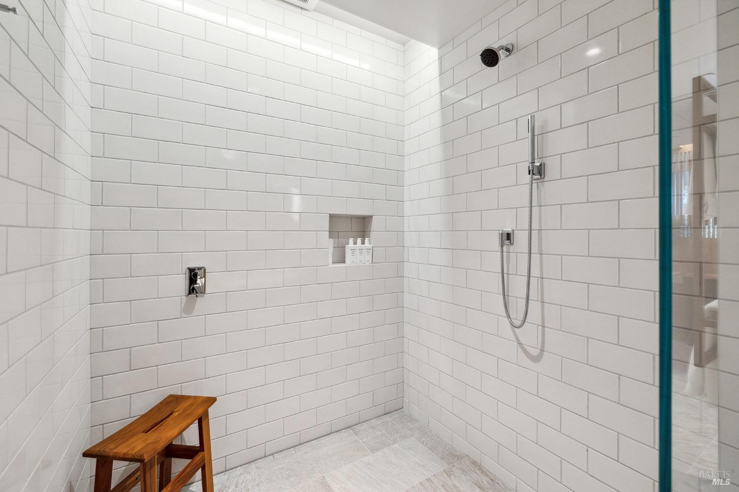 160 Woodlands Drive SE