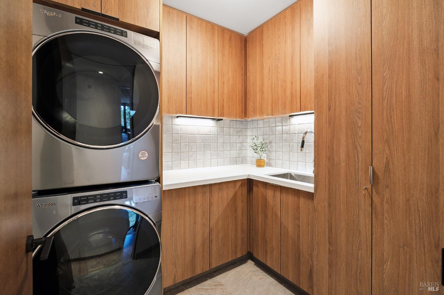 160 Woodlands Drive SE