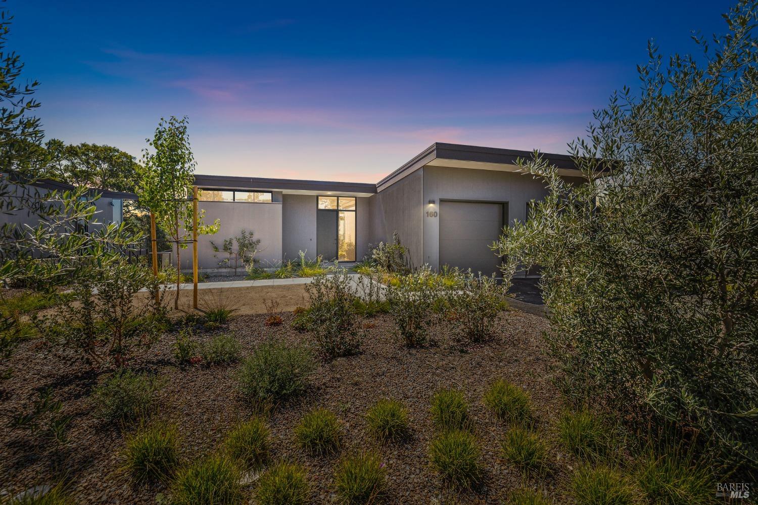 160 Woodlands Drive SE