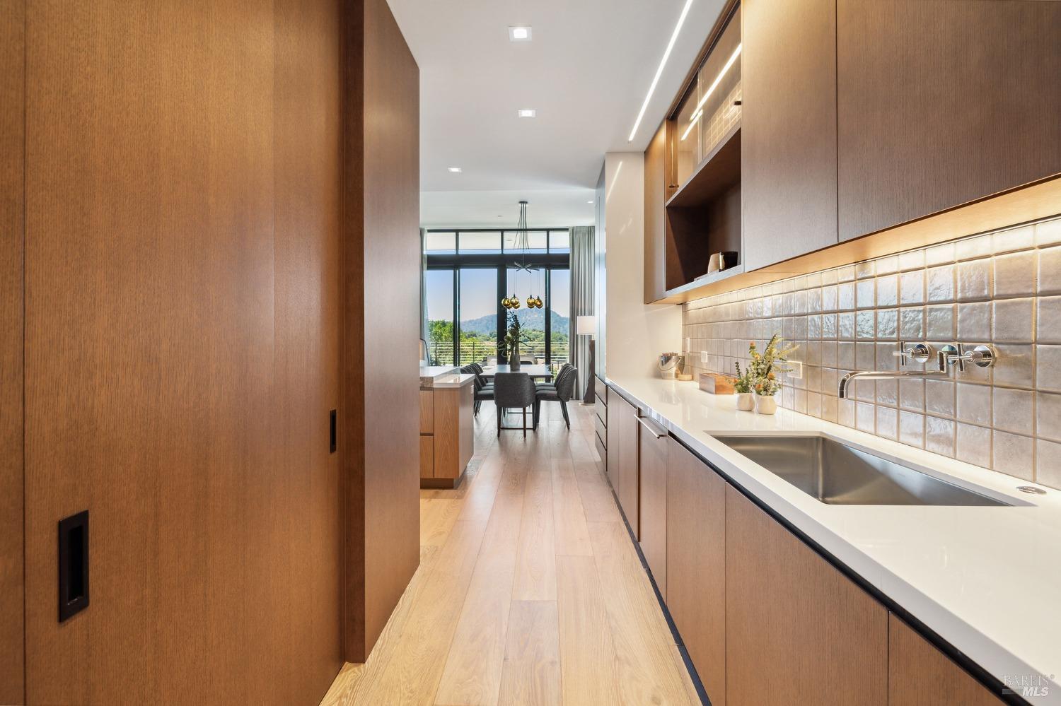 160 Woodlands Drive SE