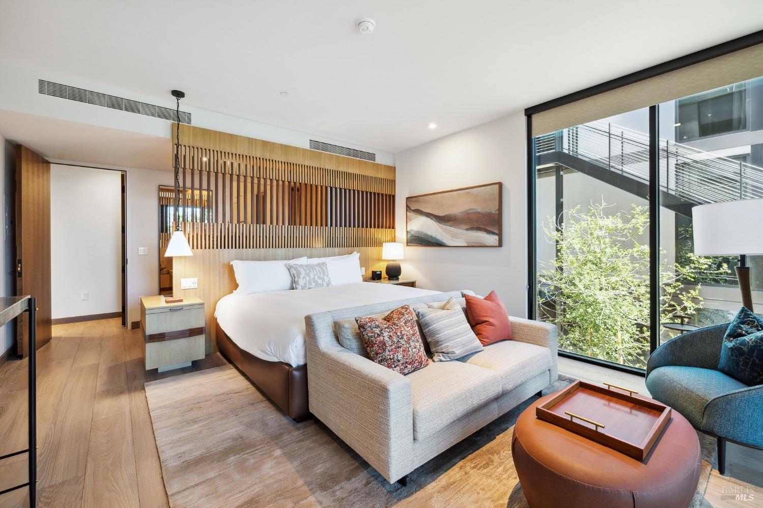 160 Woodlands Drive SE