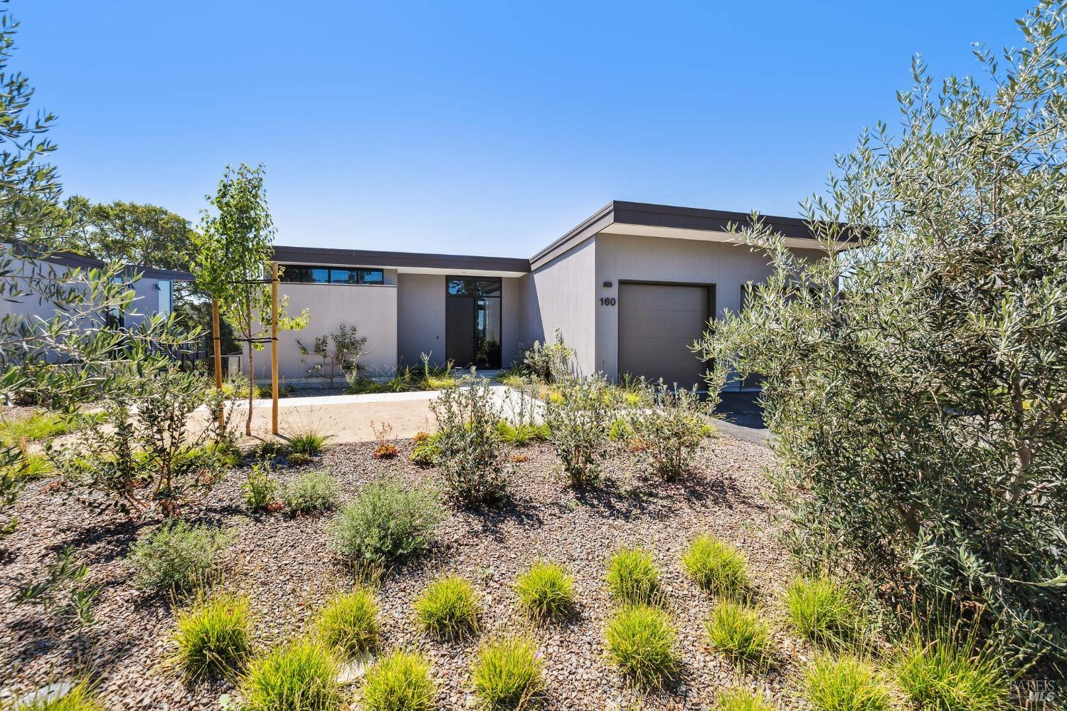 160 Woodlands Drive SE