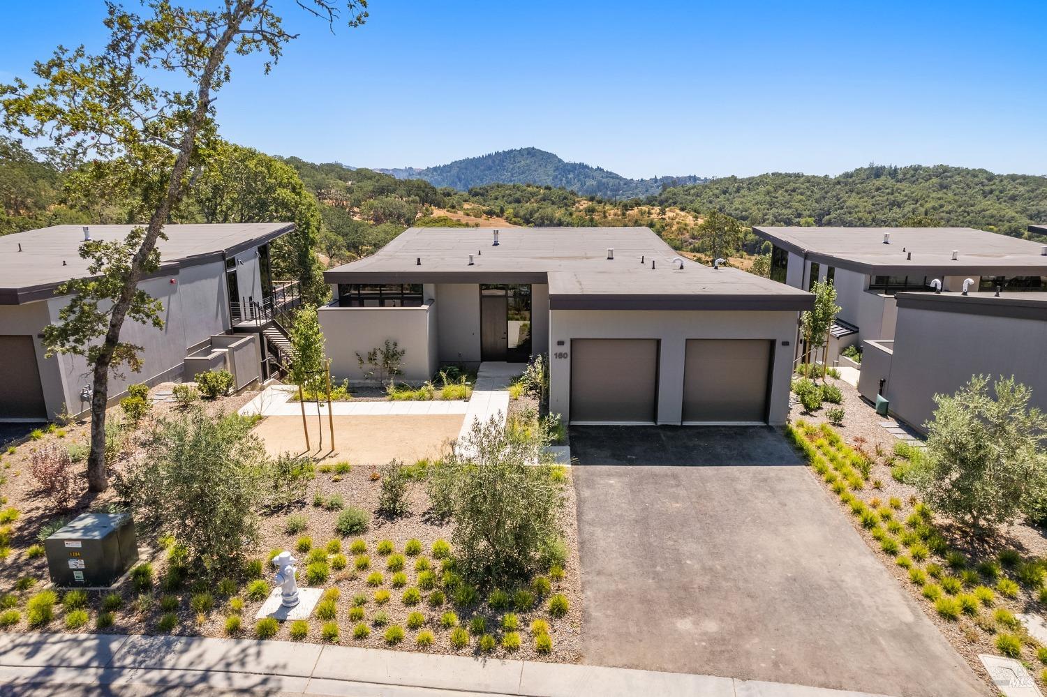 160 Woodlands Drive SE