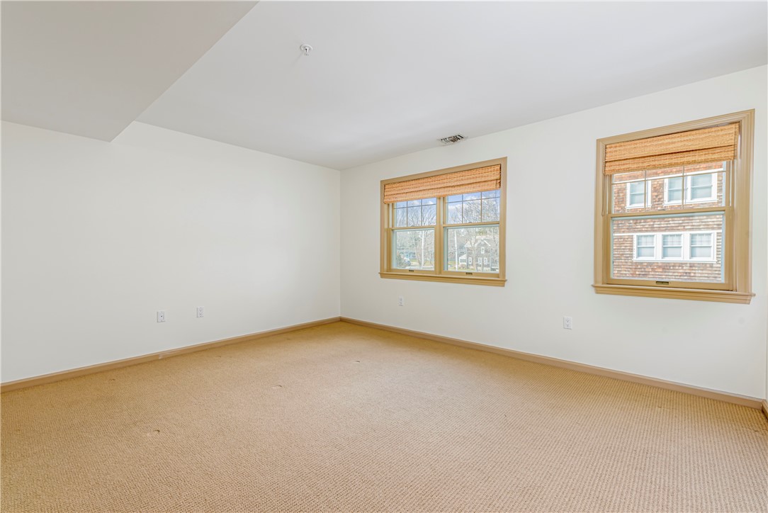 53 Conanicus Avenue Unit: 2E