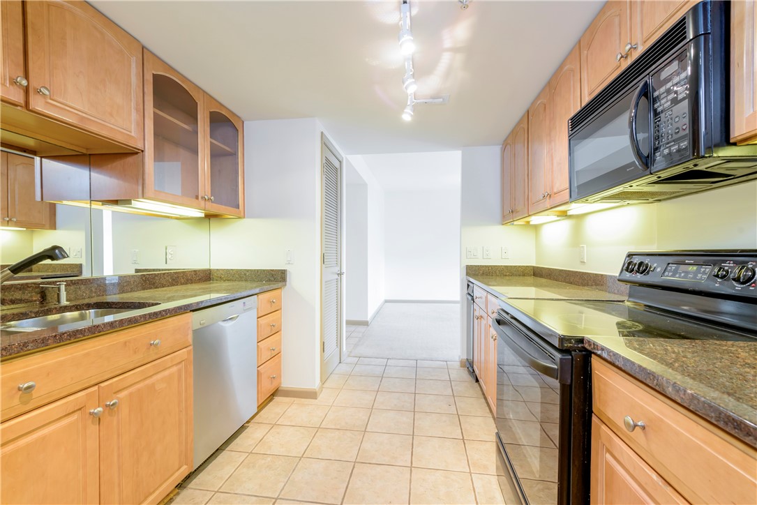 53 Conanicus Avenue Unit: 2E