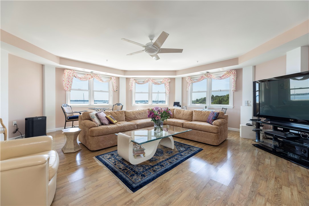 53 Conanicus Avenue Unit: 2A