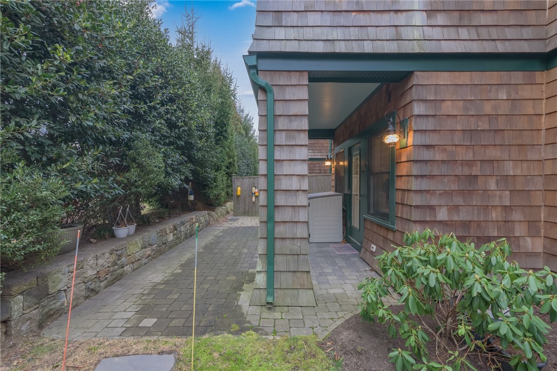138 Narragansett Avenue 6